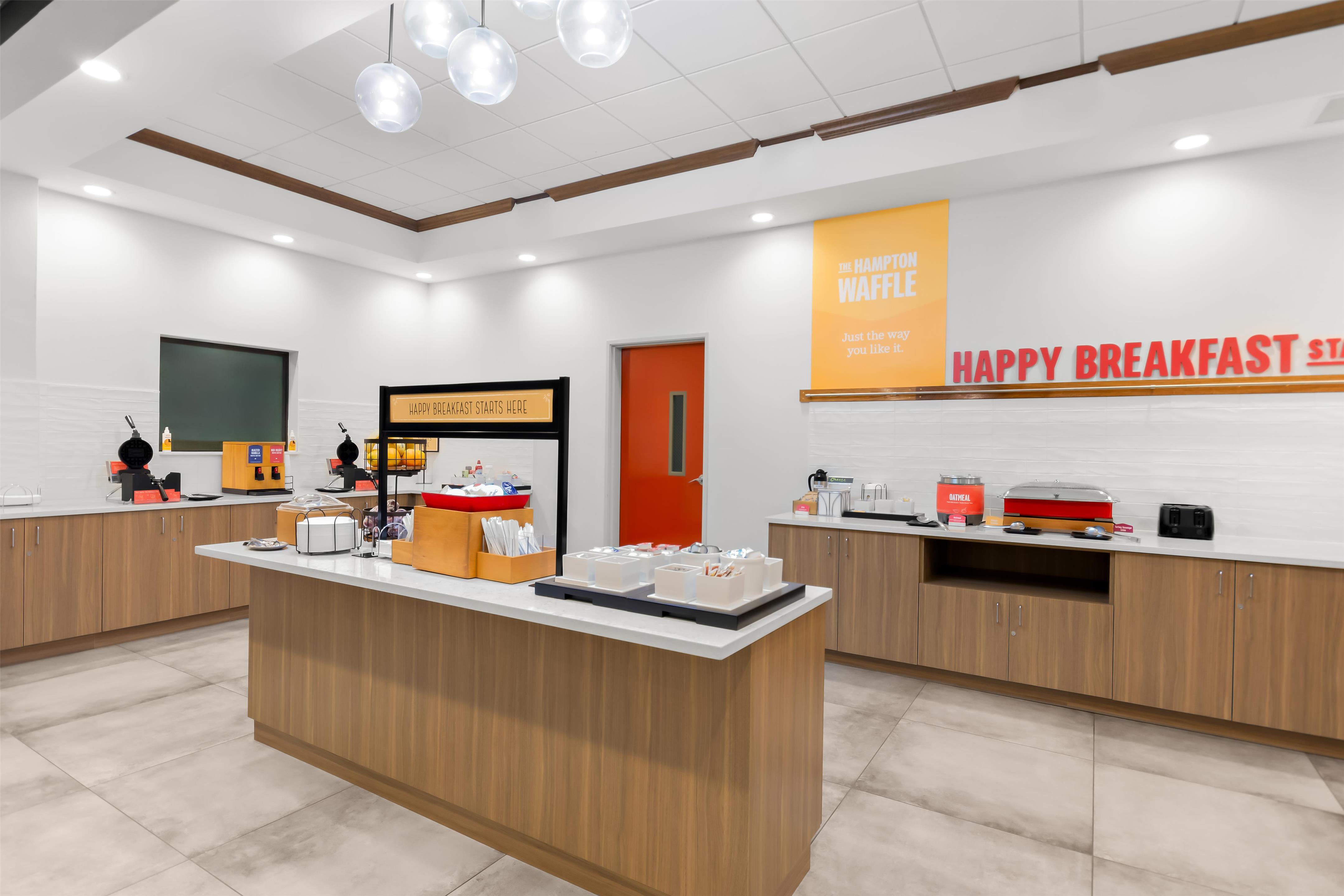 Breakfast Area | Hampton Inn & Suites Pensacola/I-10 Pine Forest Road