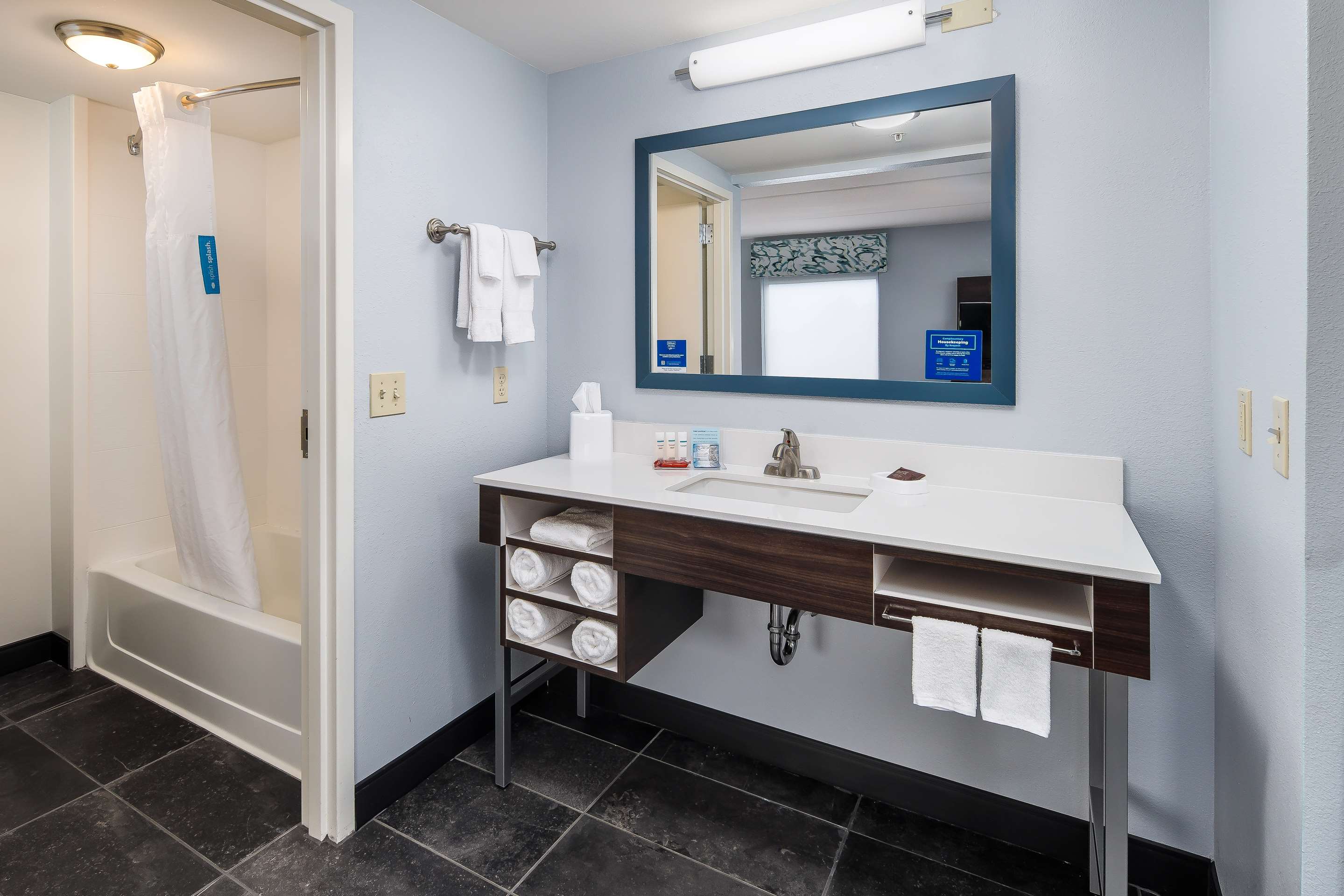 Guest room bath