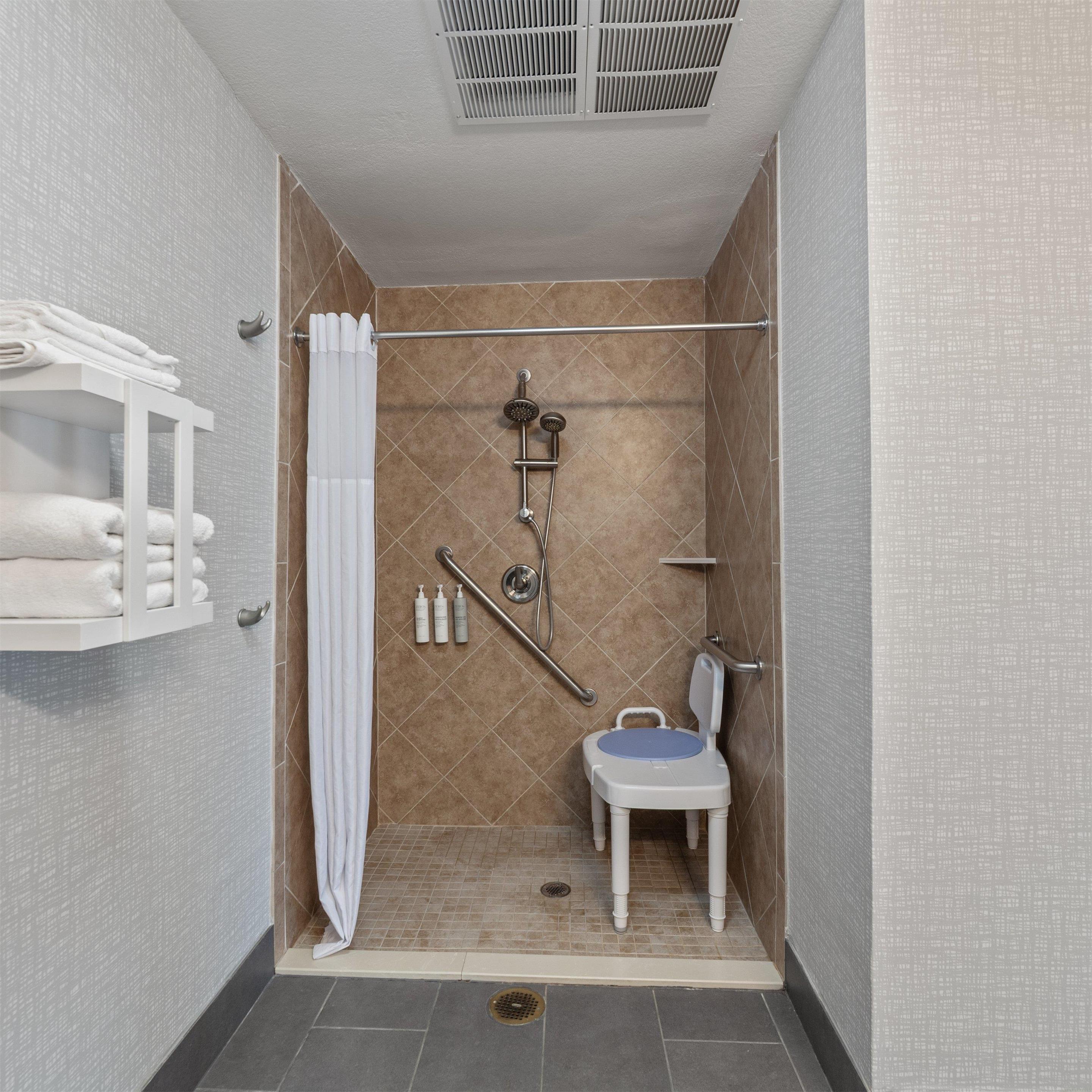 Guest room bath