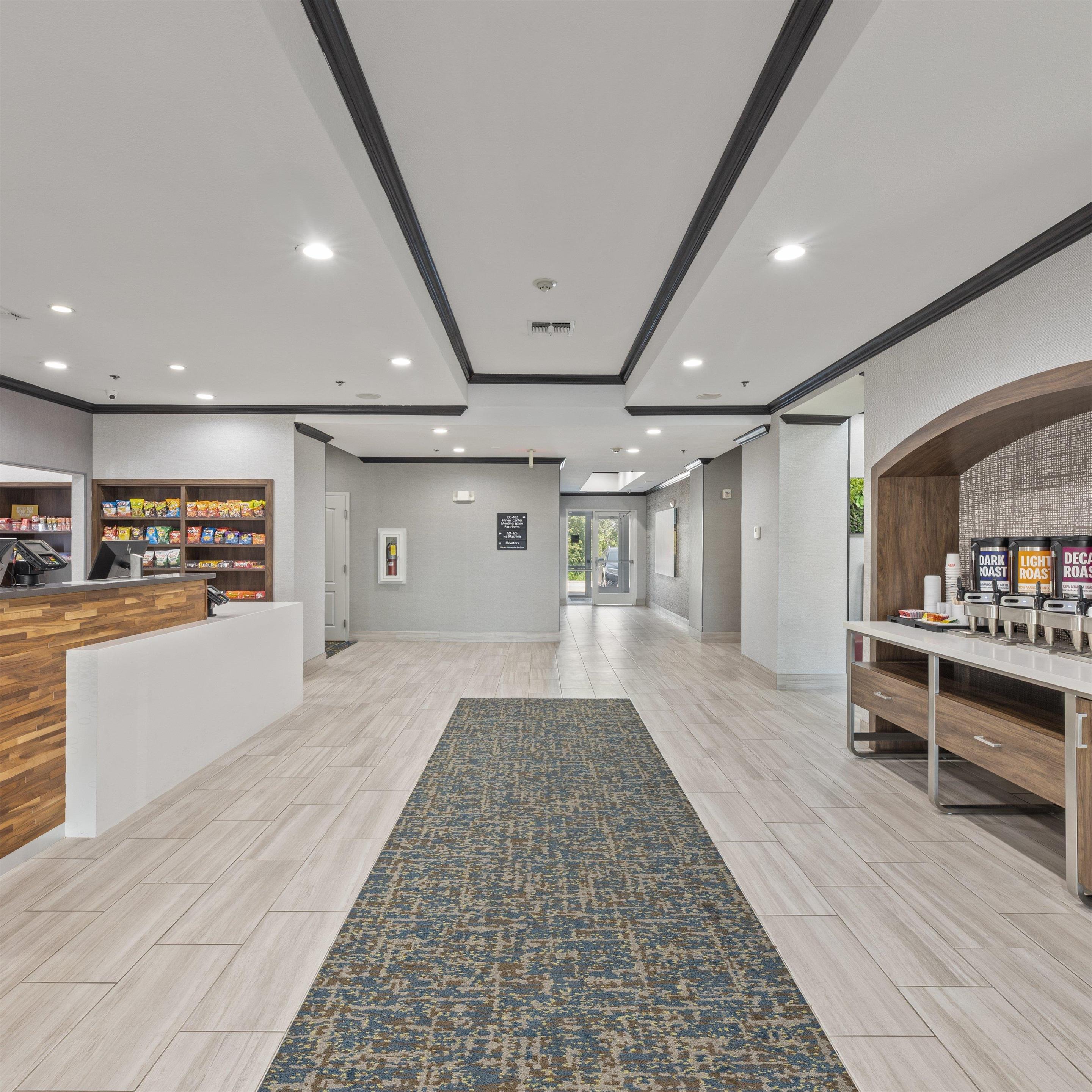 Lobby | Hampton Inn & Suites Denison