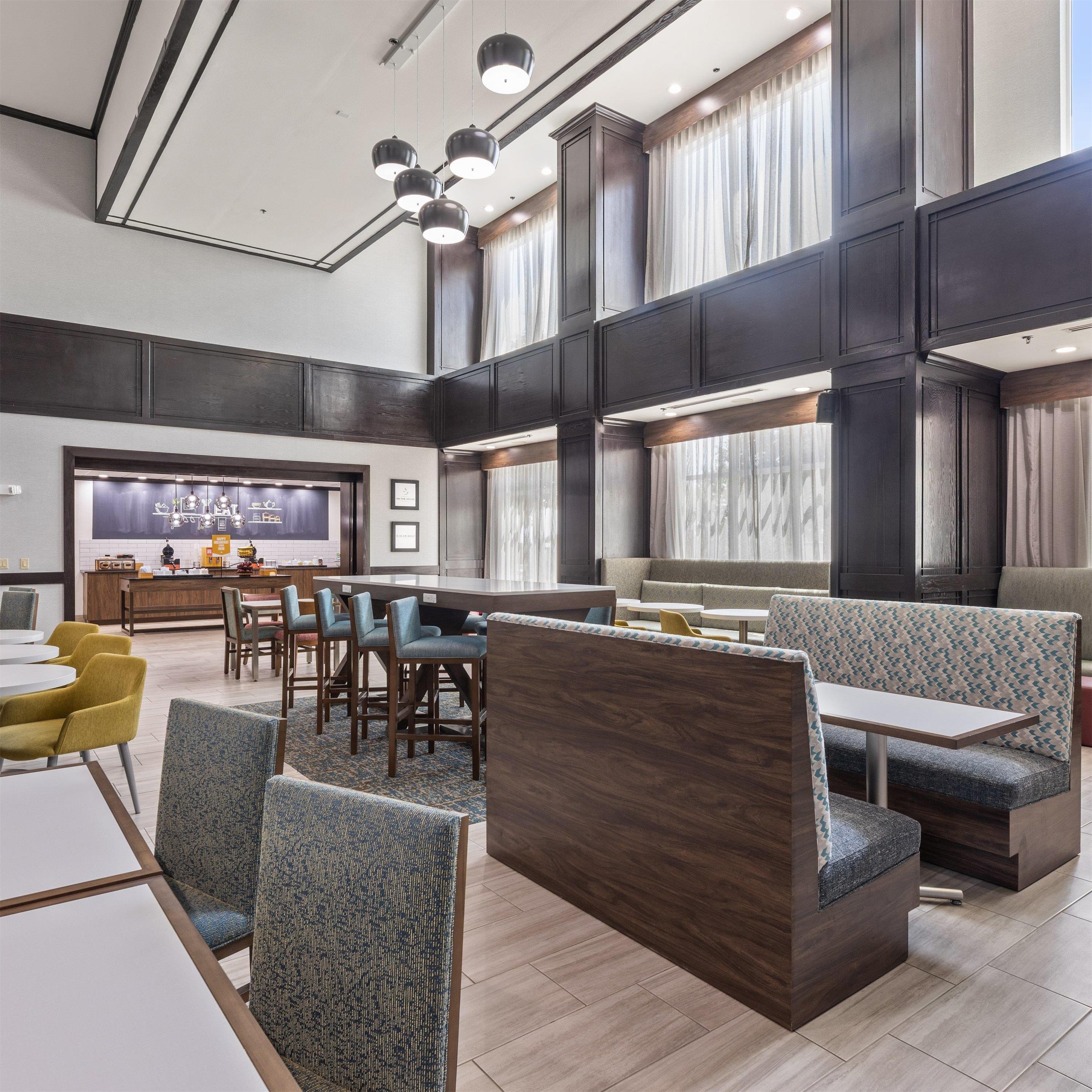 Lobby | Hampton Inn & Suites Denison