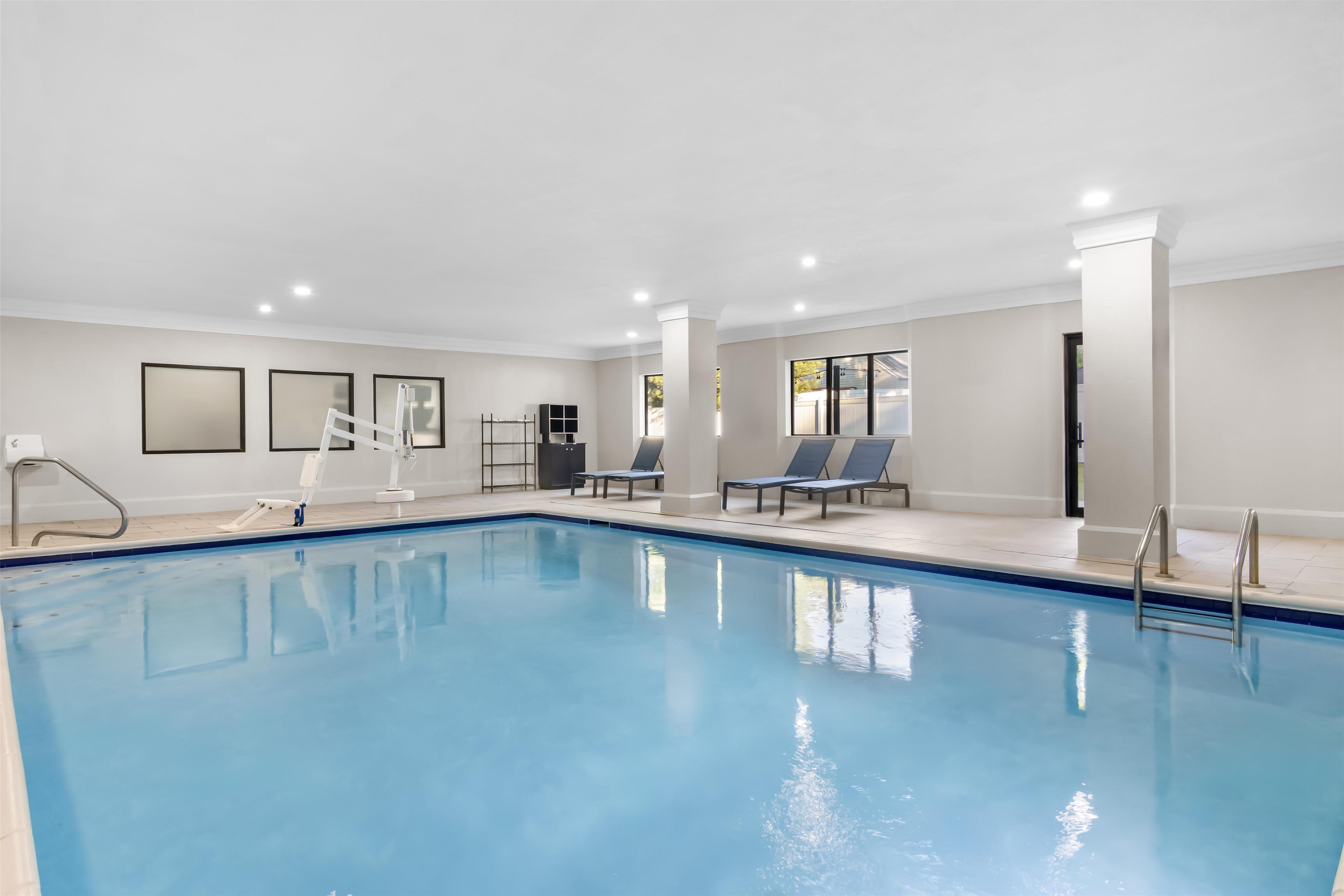 Pool | Hampton Inn Portage