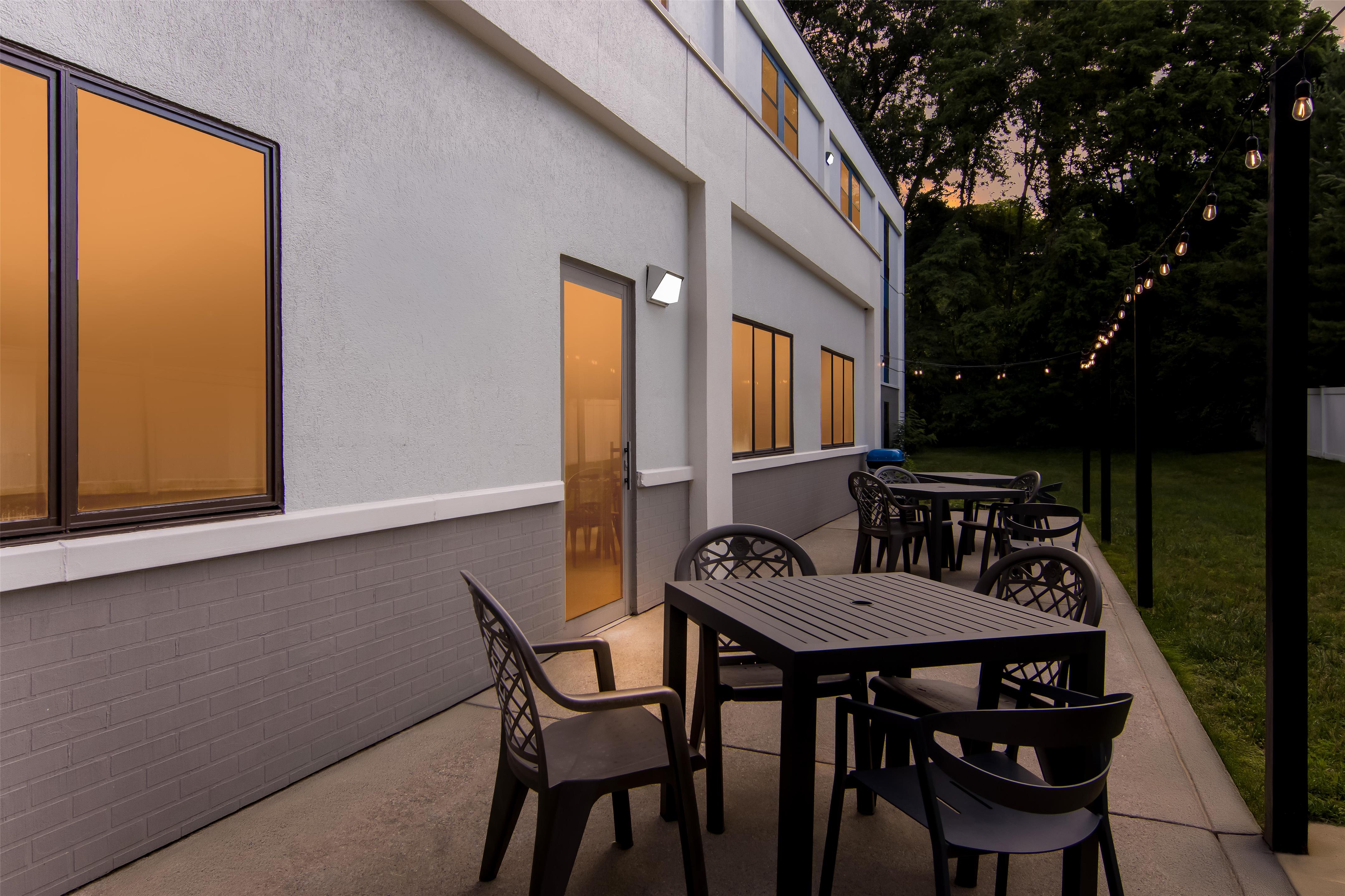 Exterior | Hampton Inn Portage