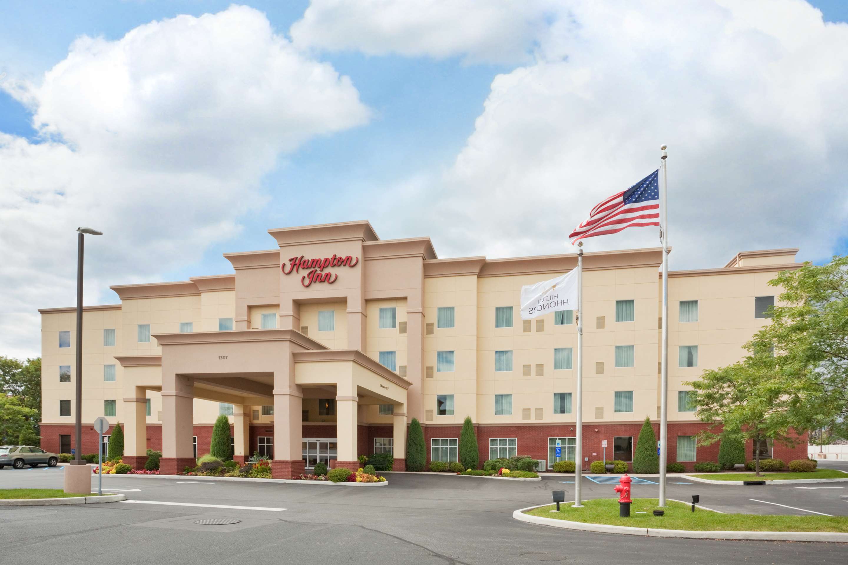 Exterior | Hampton Inn Kingston