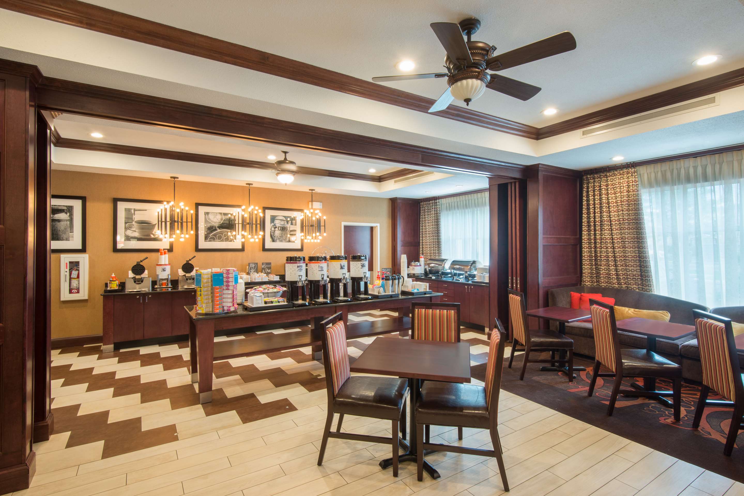 Restaurant | Hampton Inn Kingston
