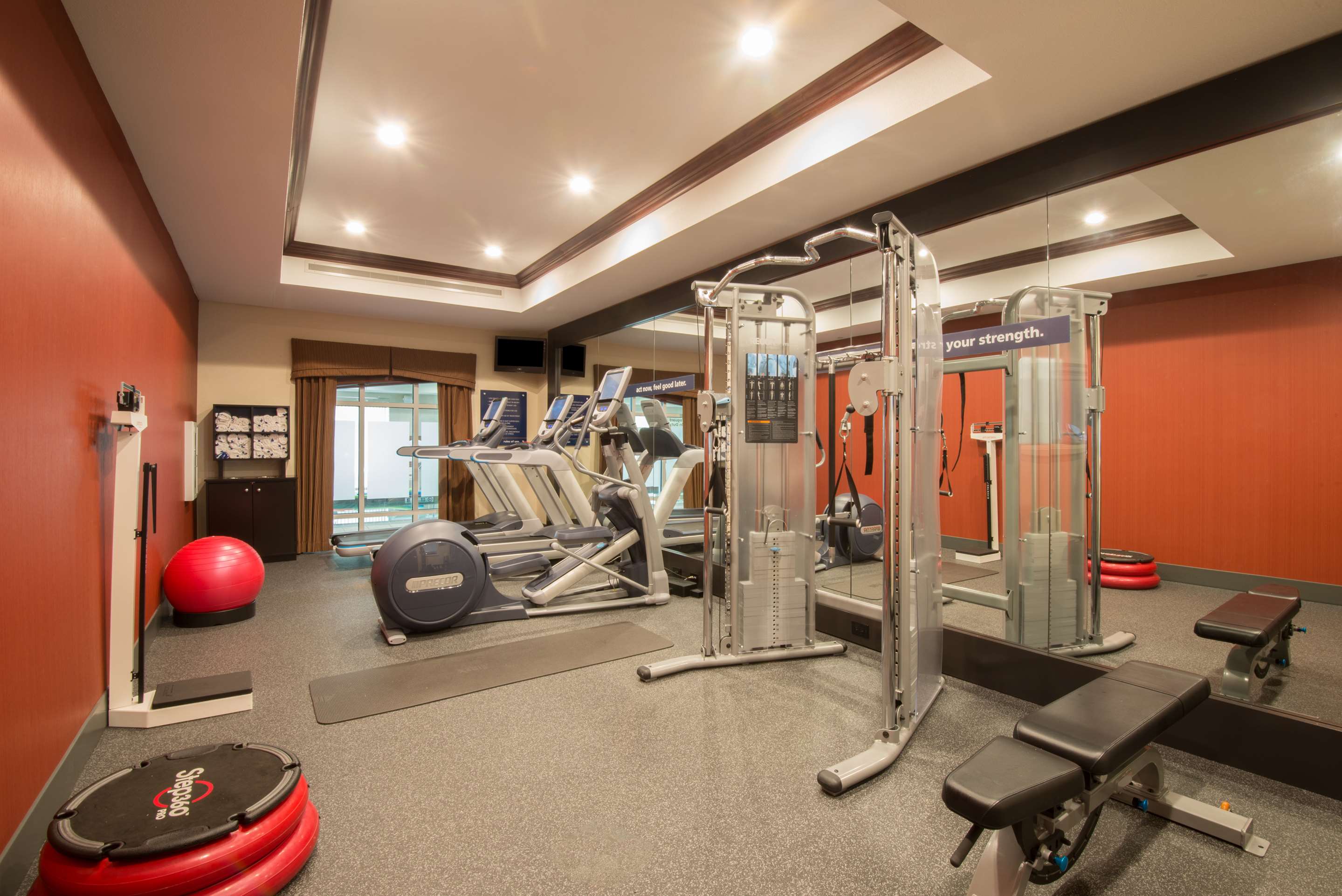 Health club fitness center gym | Hampton Inn Kingston