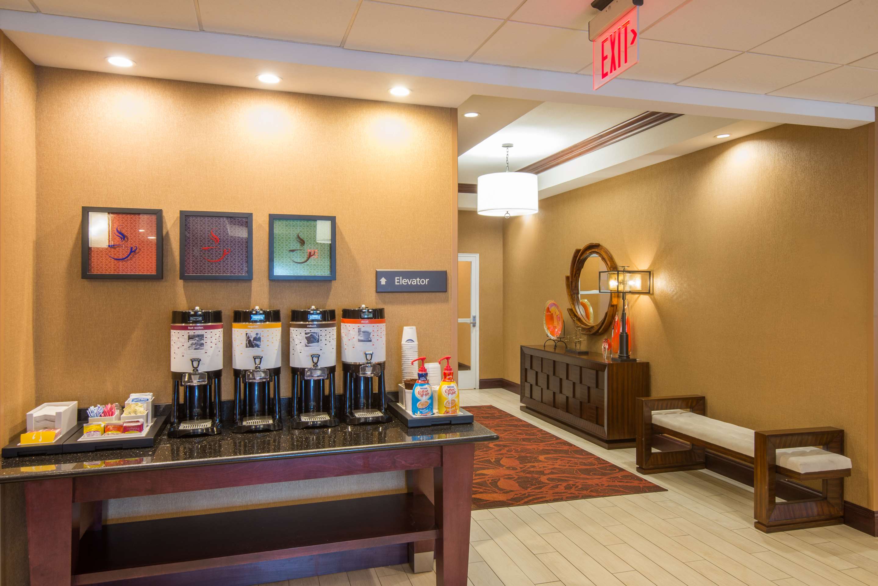 Restaurant | Hampton Inn Kingston