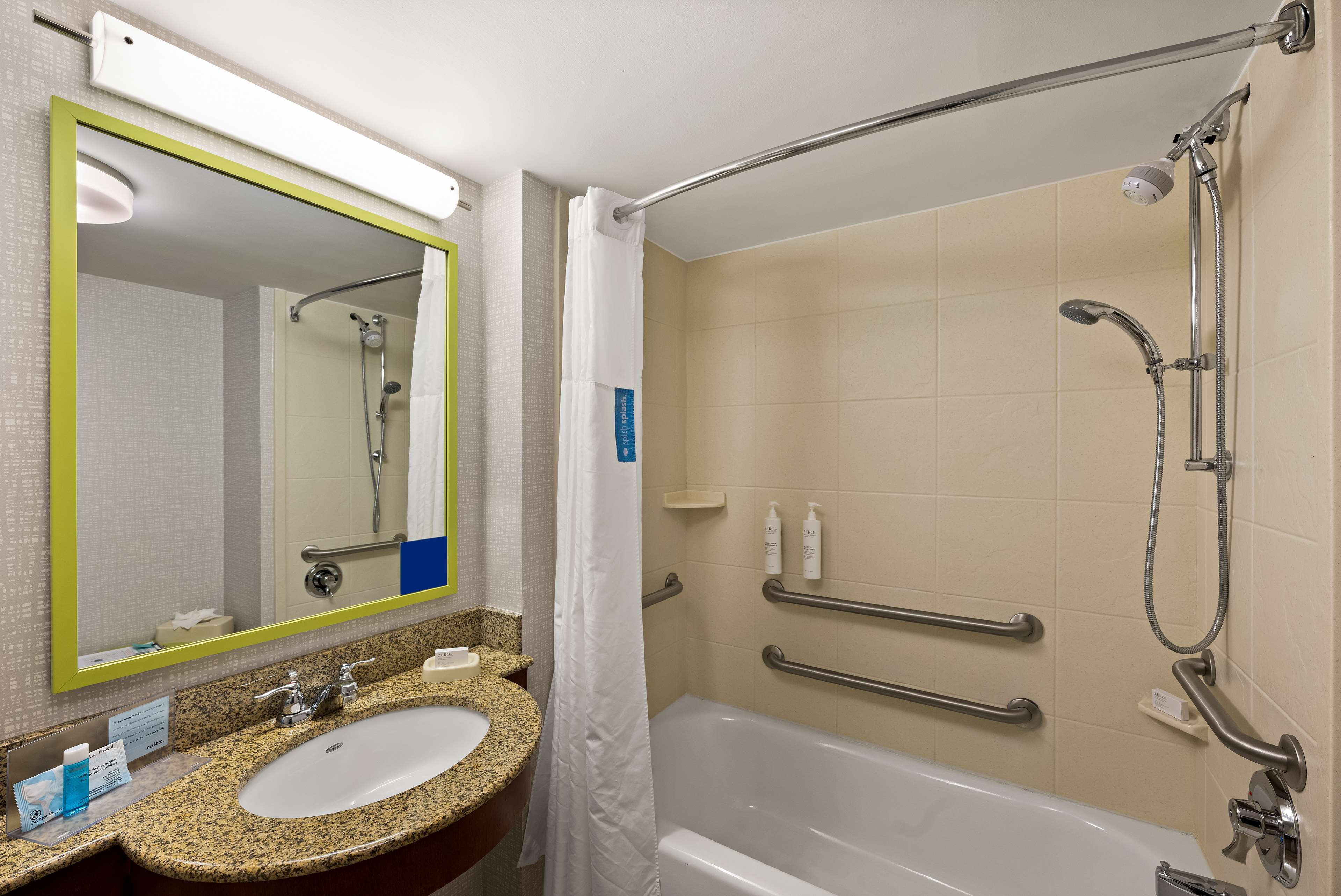 Hampton Inn & Suites by Hilton Poughkeepsie Room Type - 1KNG MOB HEAR ACC W TUB NS