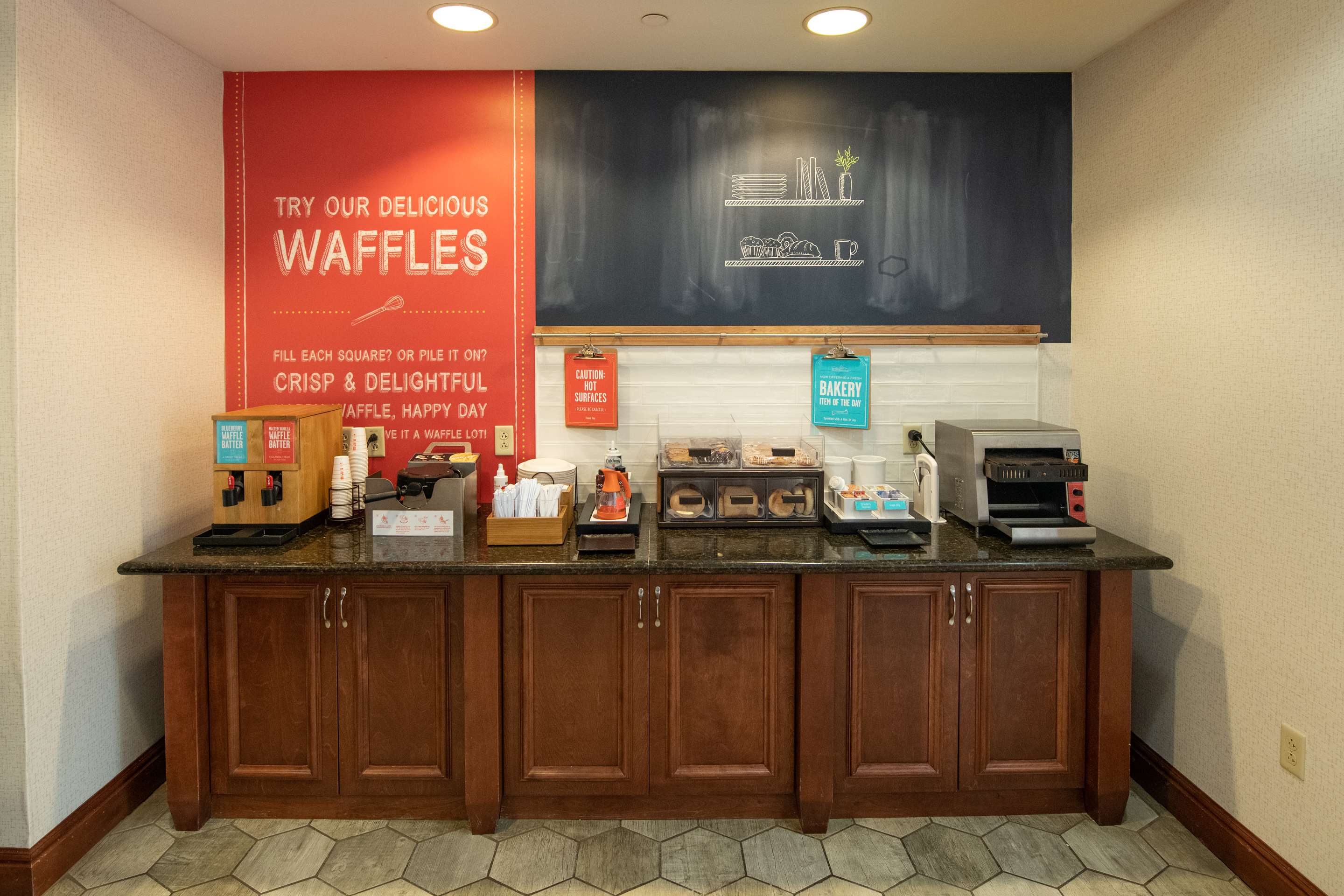 Breakfast Area | Hampton Inn Presque Isle Maine
