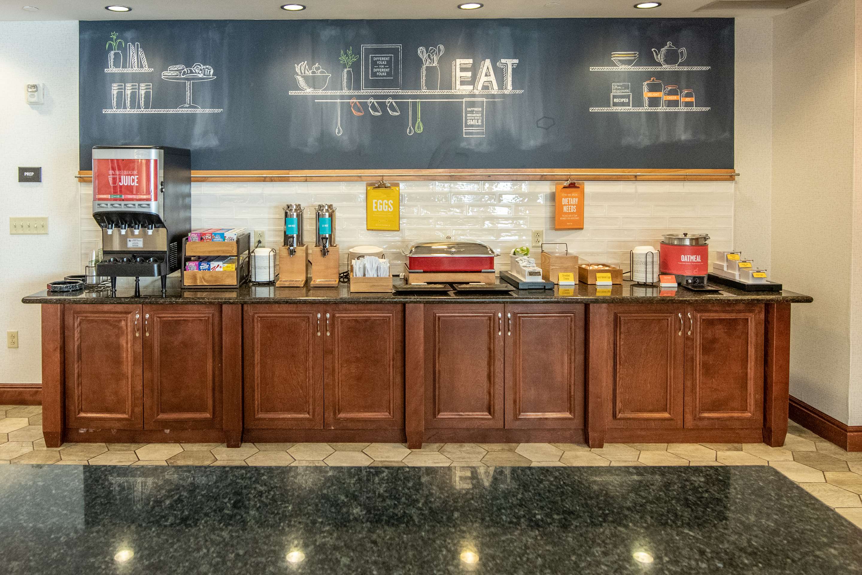 Breakfast Area | Hampton Inn Presque Isle Maine