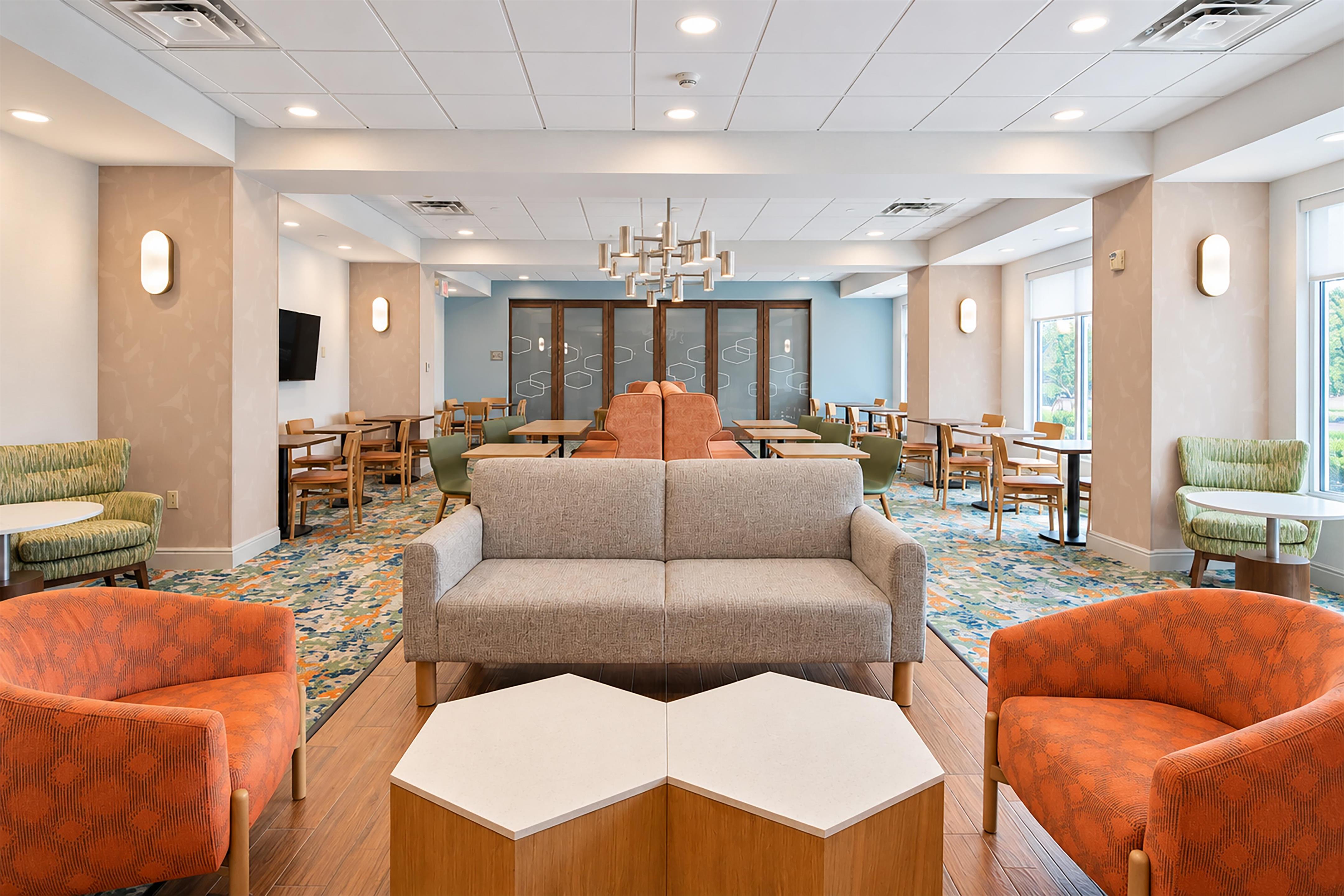 Lobby | Hampton Inn Presque Isle Maine