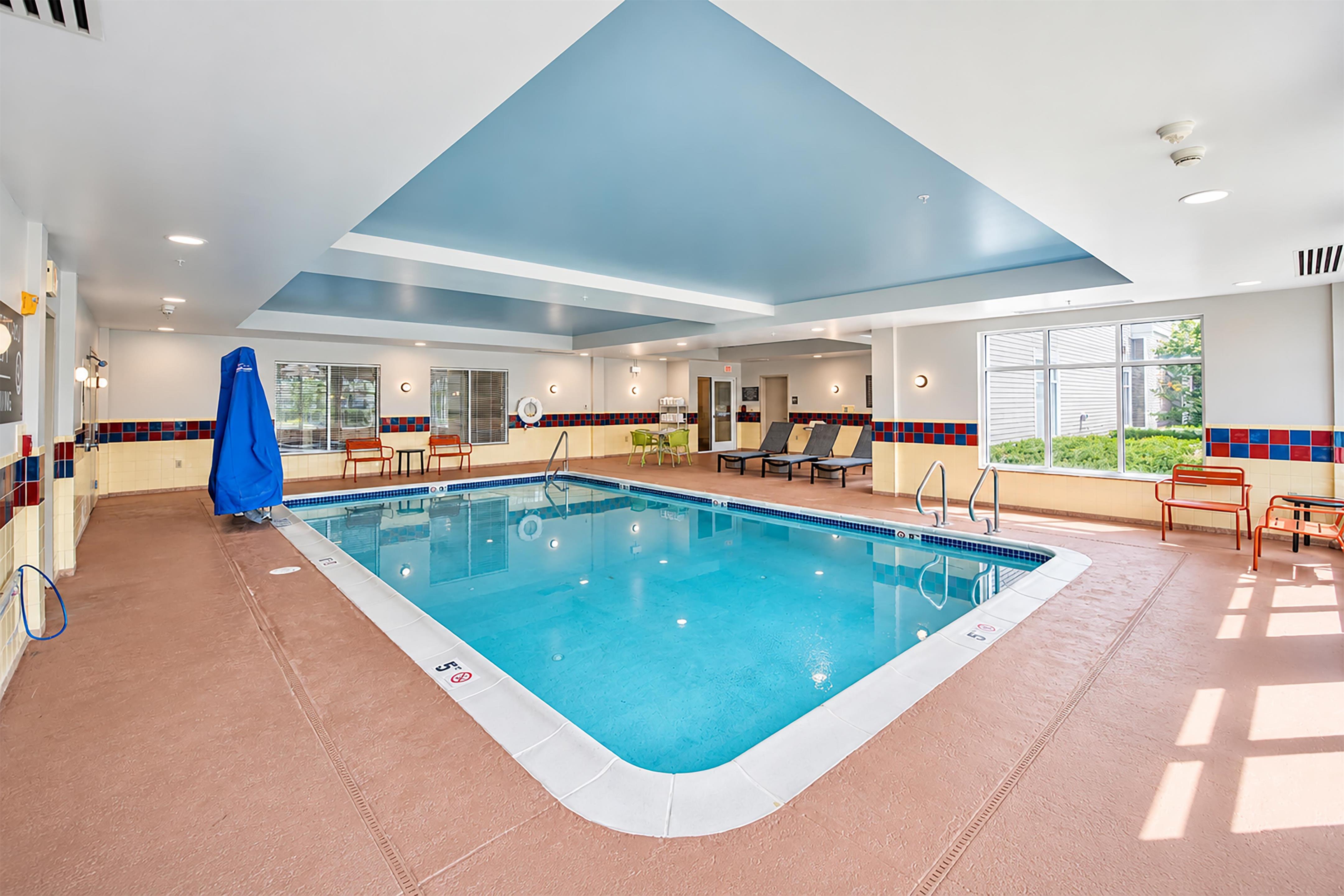 Pool | Hampton Inn Presque Isle Maine