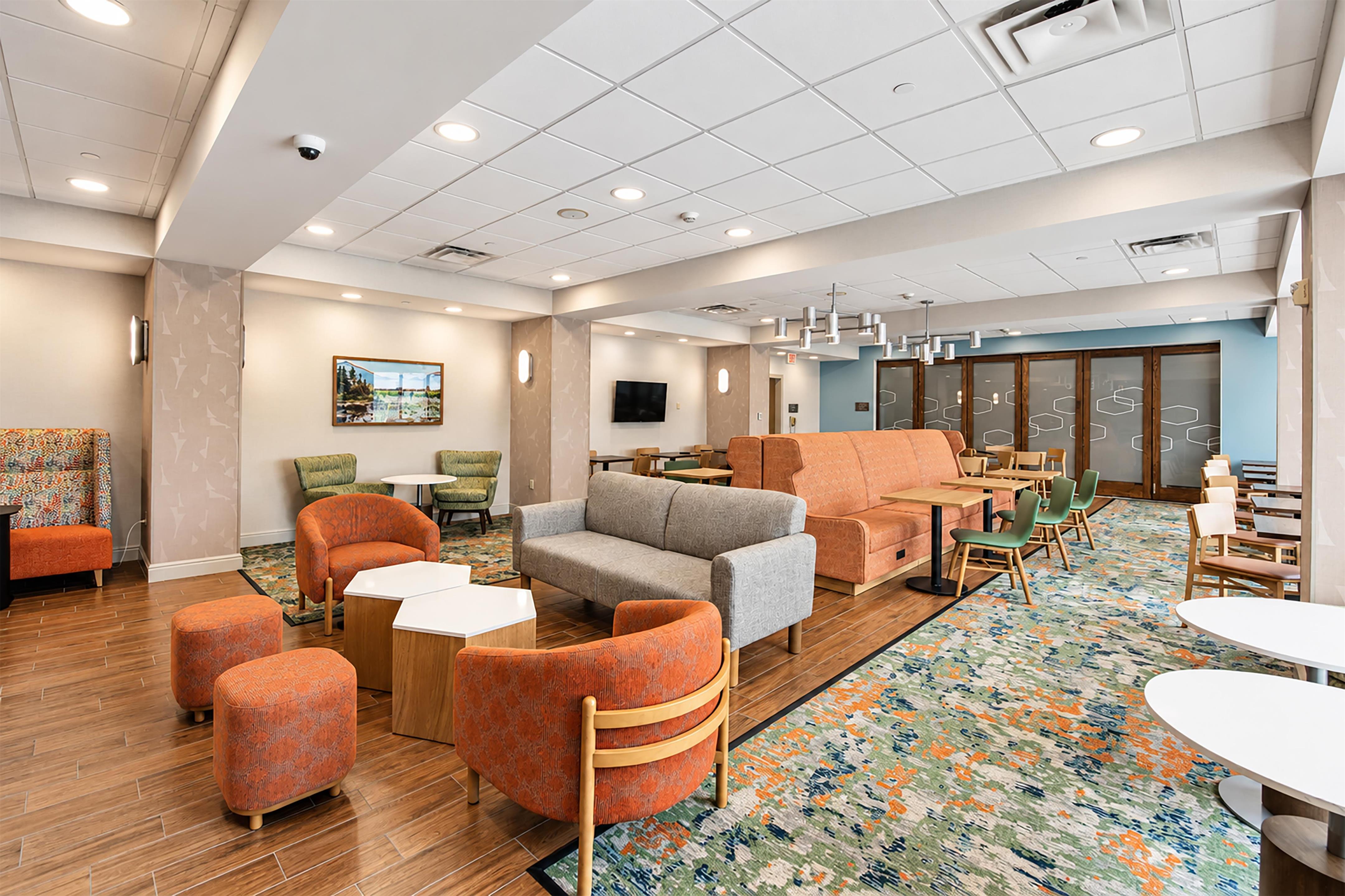 Lobby | Hampton Inn Presque Isle Maine
