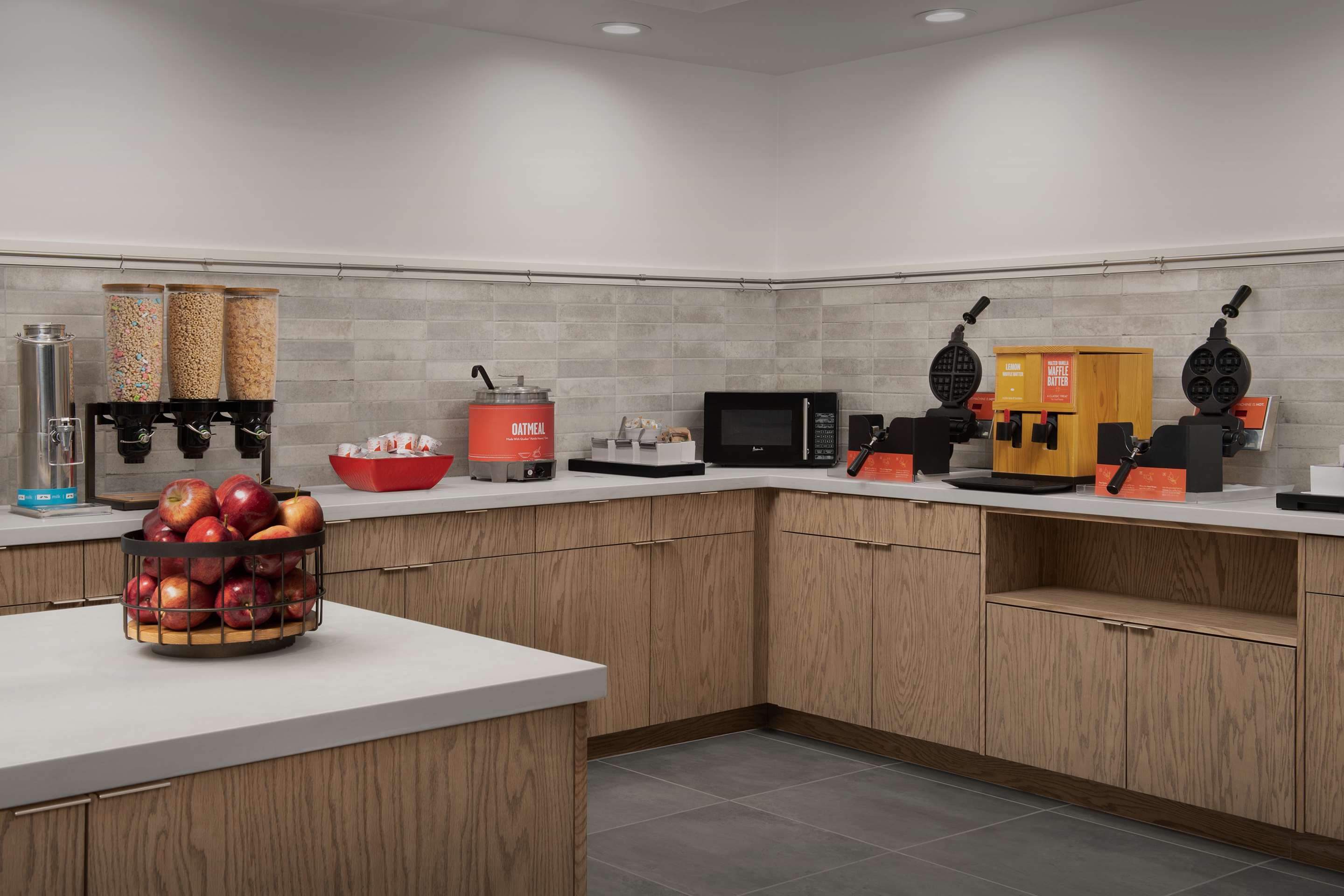 Breakfast Area | Hampton Inn & Suites Paso Robles