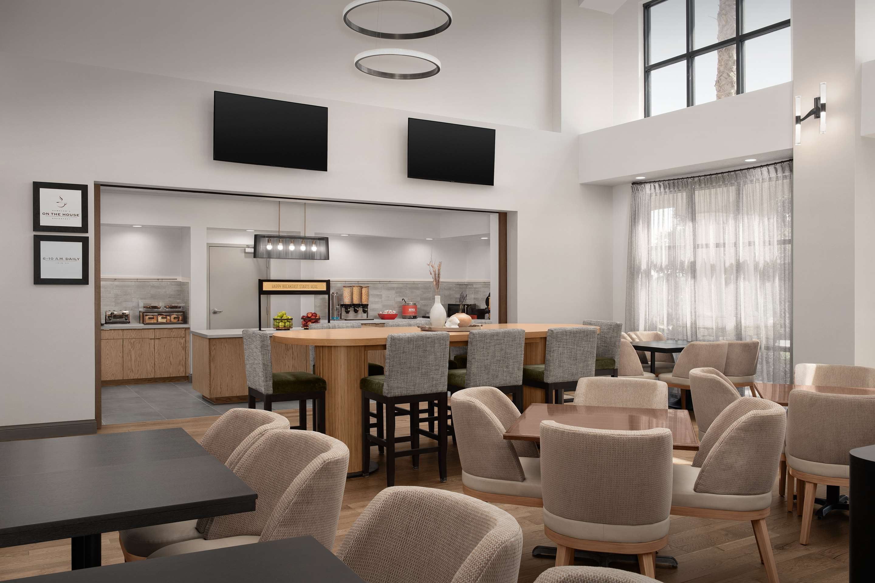 Breakfast Area | Hampton Inn & Suites Paso Robles