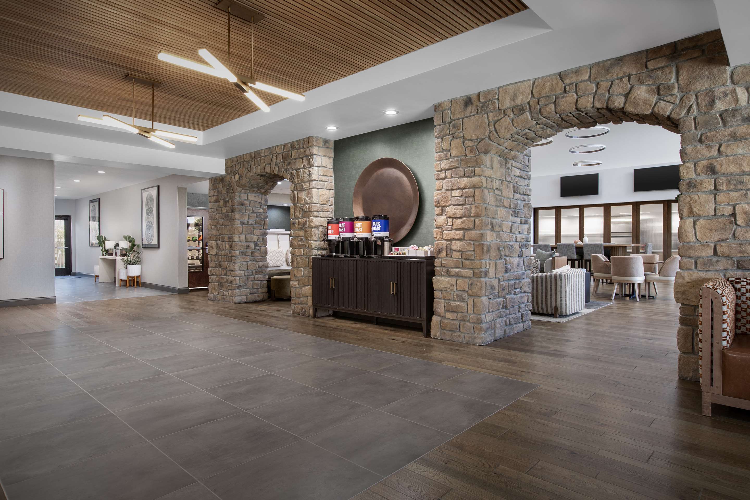 Lobby | Hampton Inn & Suites Paso Robles