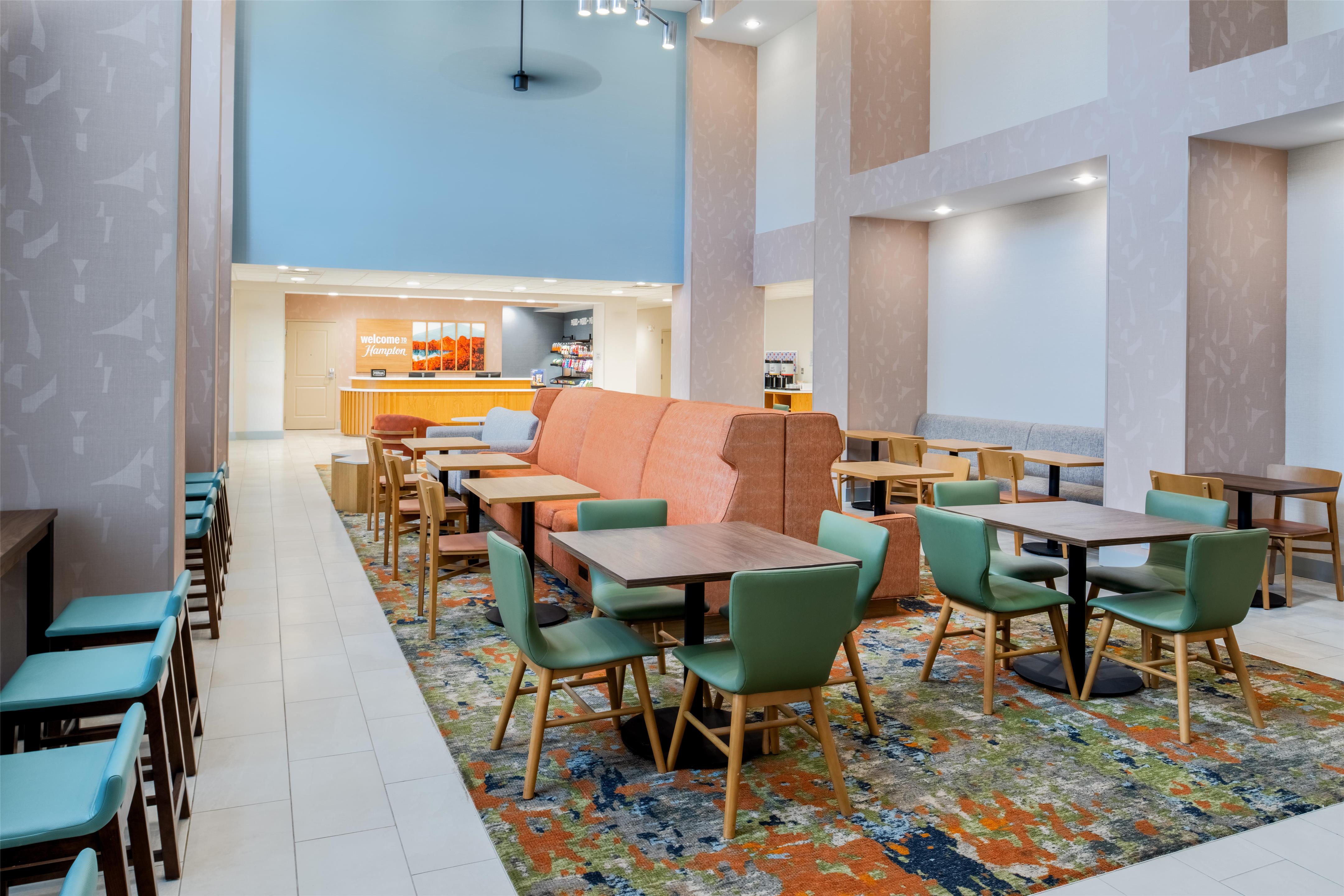 Breakfast Area | Hampton Inn & Suites Prescott Valley