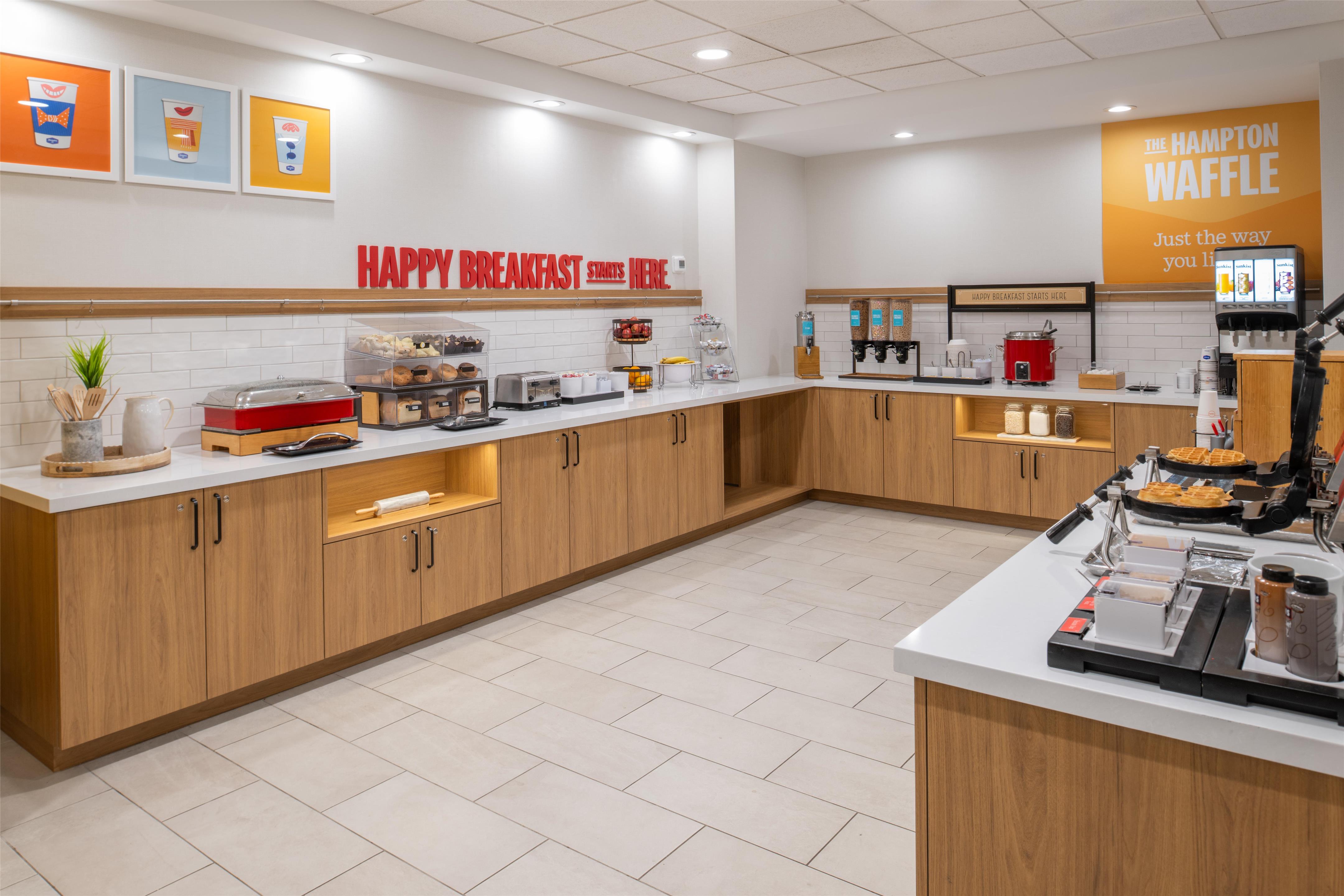 Breakfast Area | Hampton Inn & Suites Prescott Valley