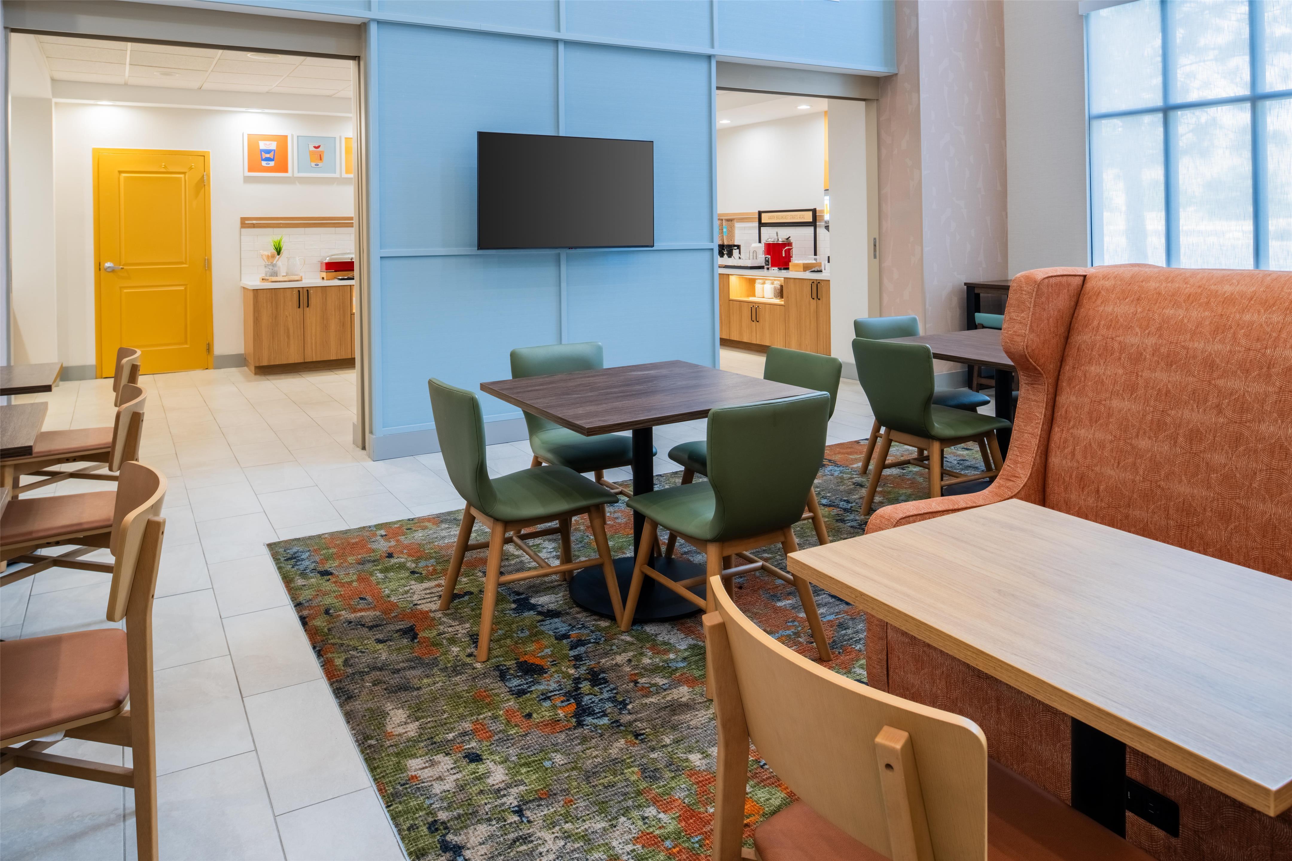 Breakfast Area | Hampton Inn & Suites Prescott Valley