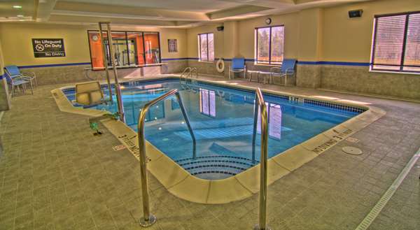Pool - Hampton Inn & Suites Parsippany