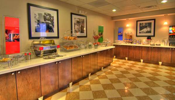 Restaurant - Hampton Inn & Suites Parsippany