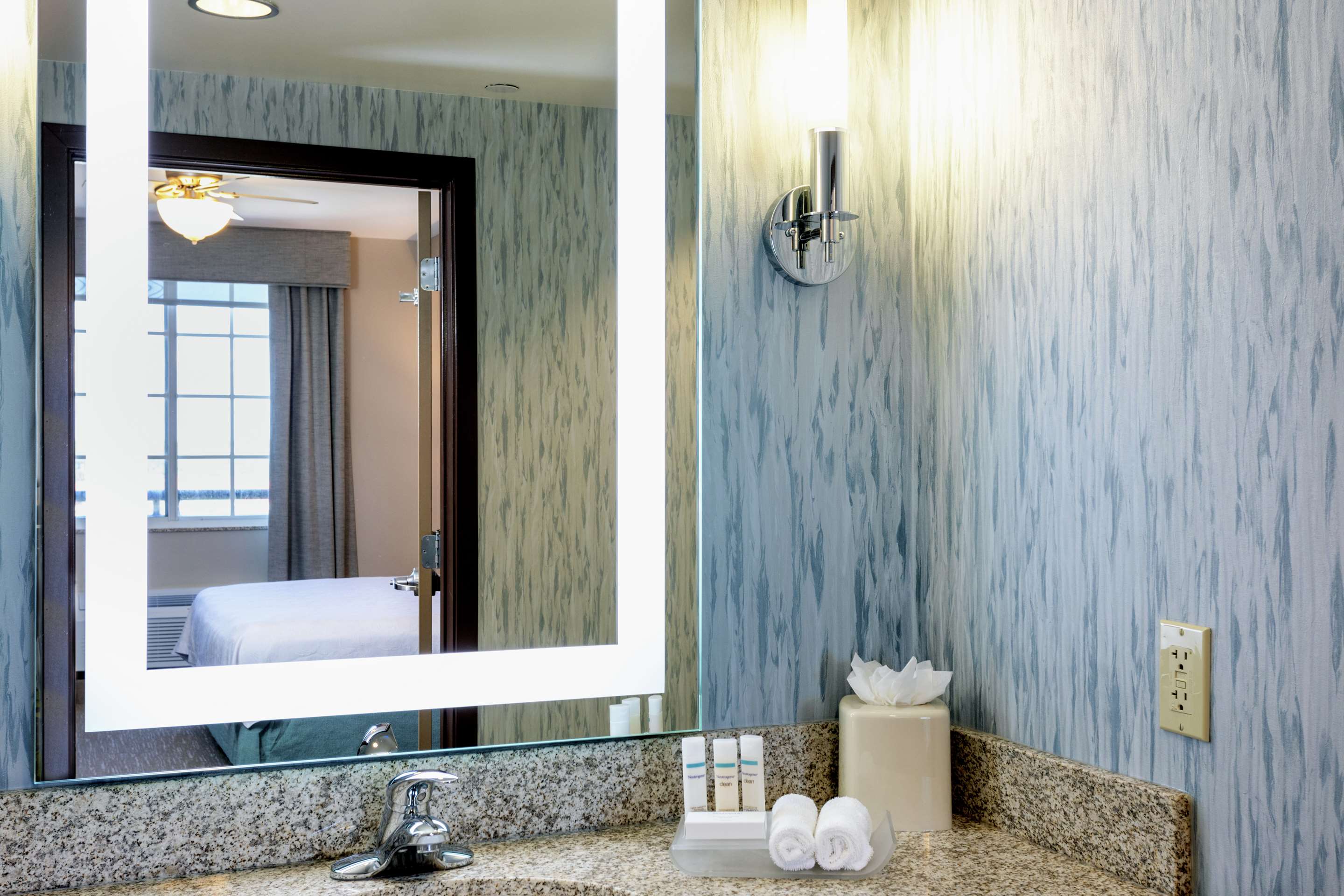 Guest room