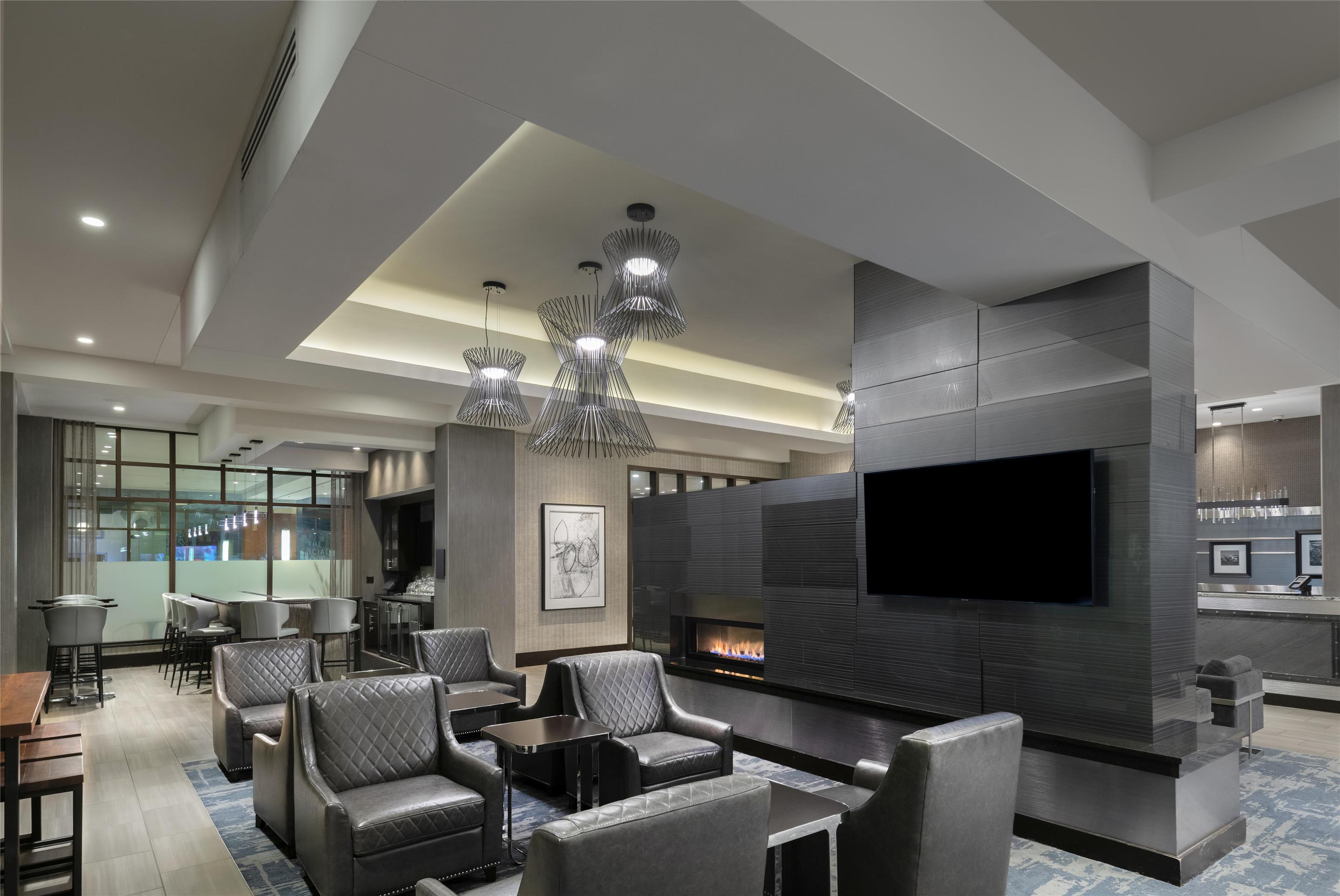 Lobby | Hampton Inn & Suites Portsmouth Downtown