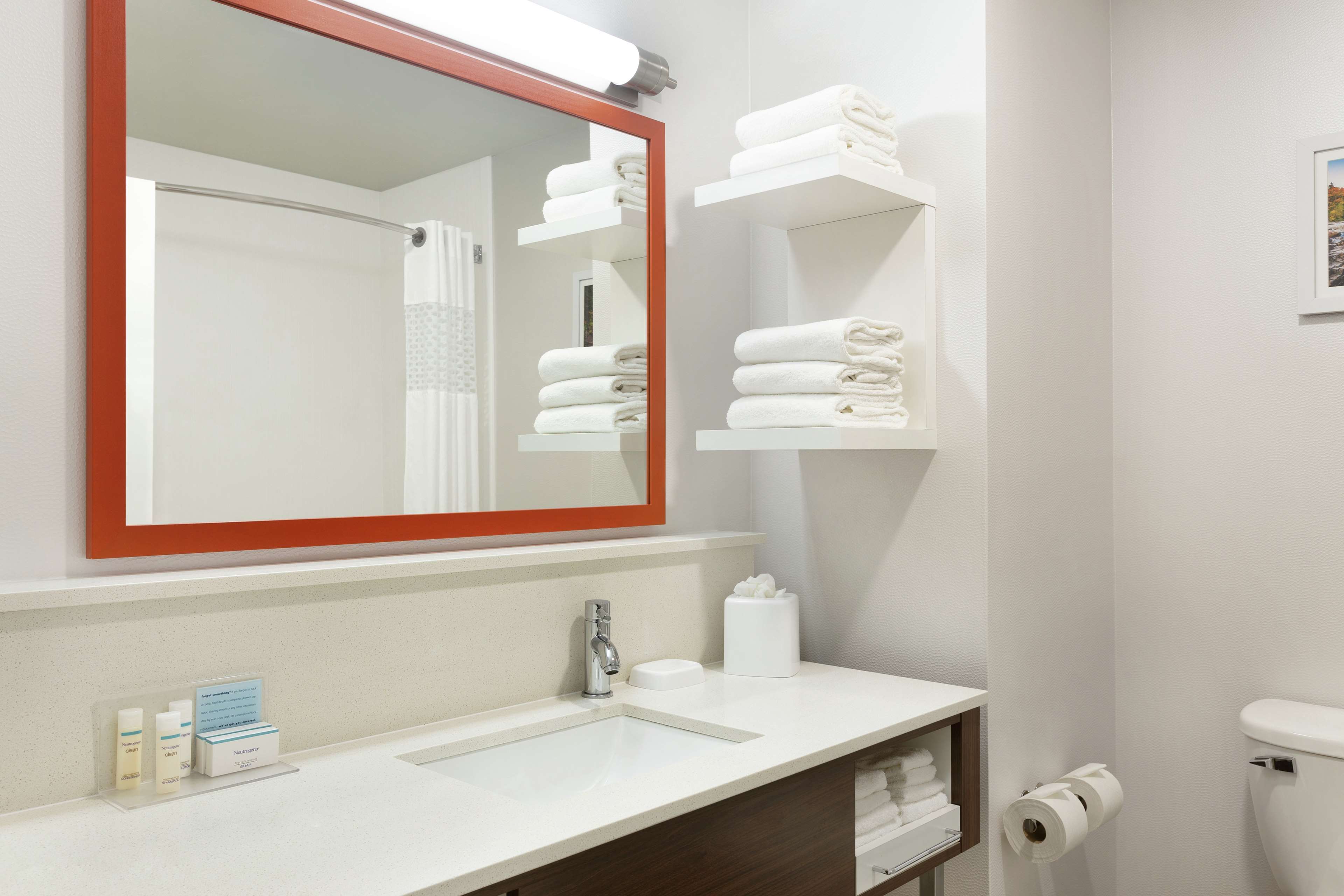 Hampton Inn Dover Room Type - 2 QUEEN NS DELUXE ROOM WIT