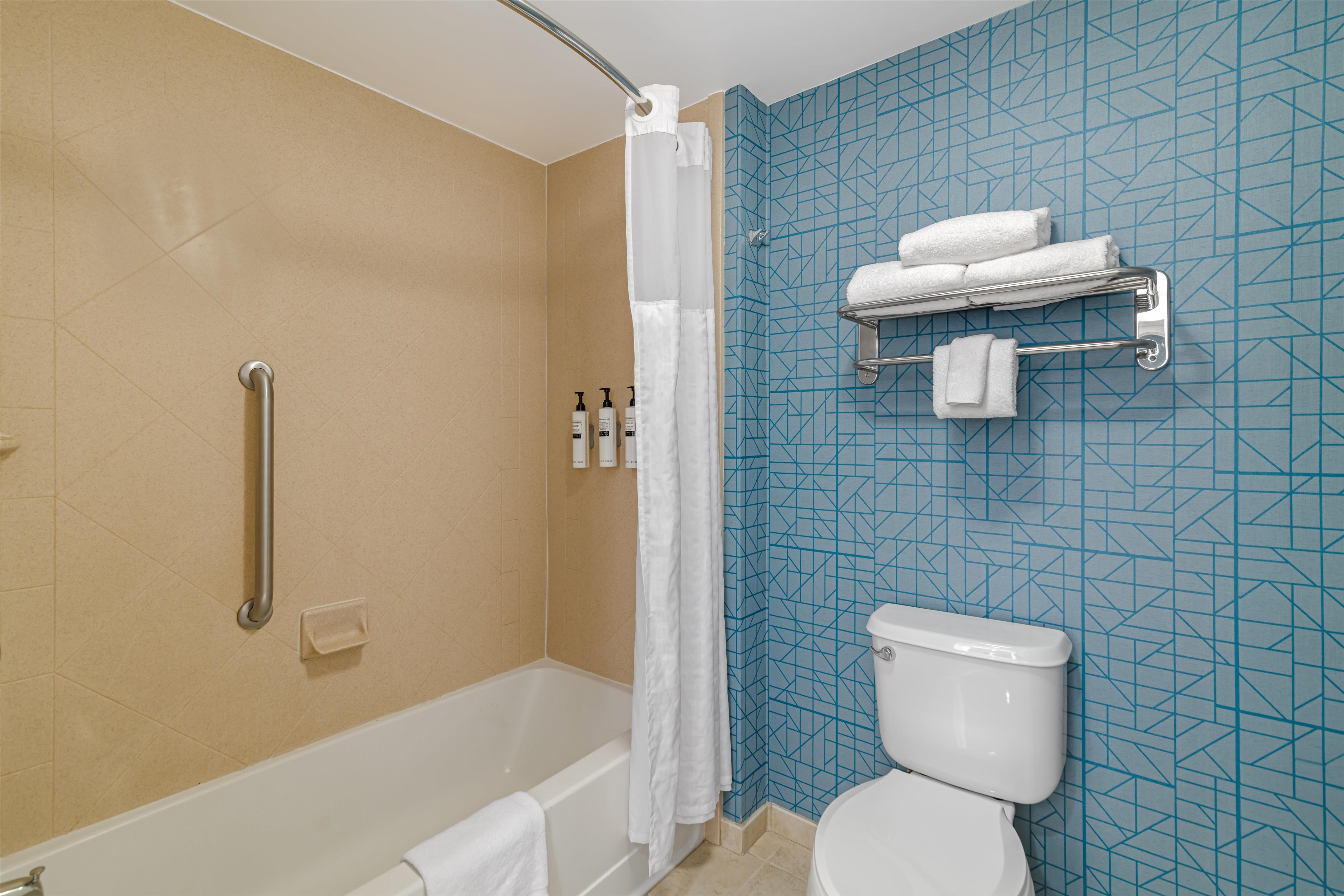Guest room bath