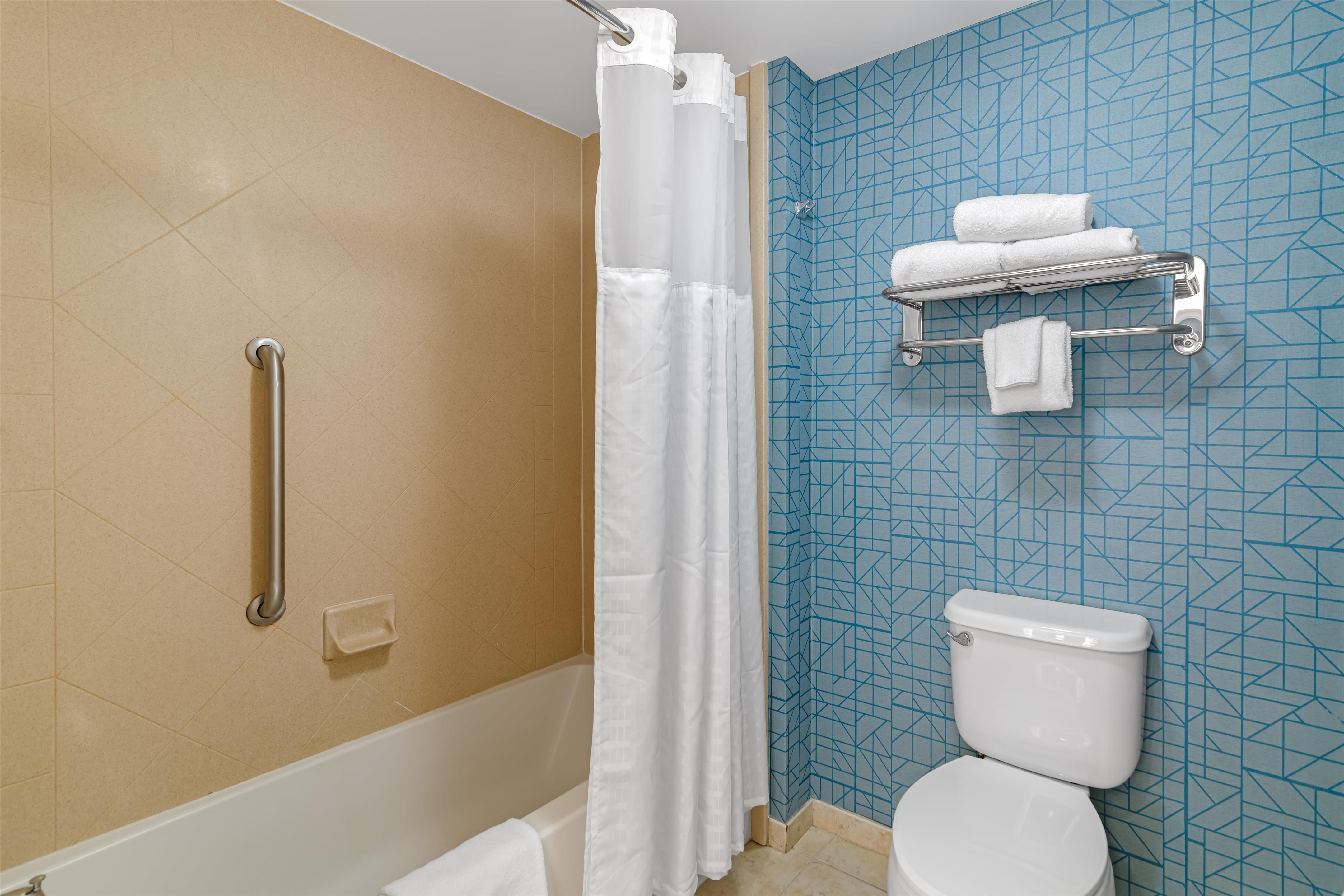 Guest room bath