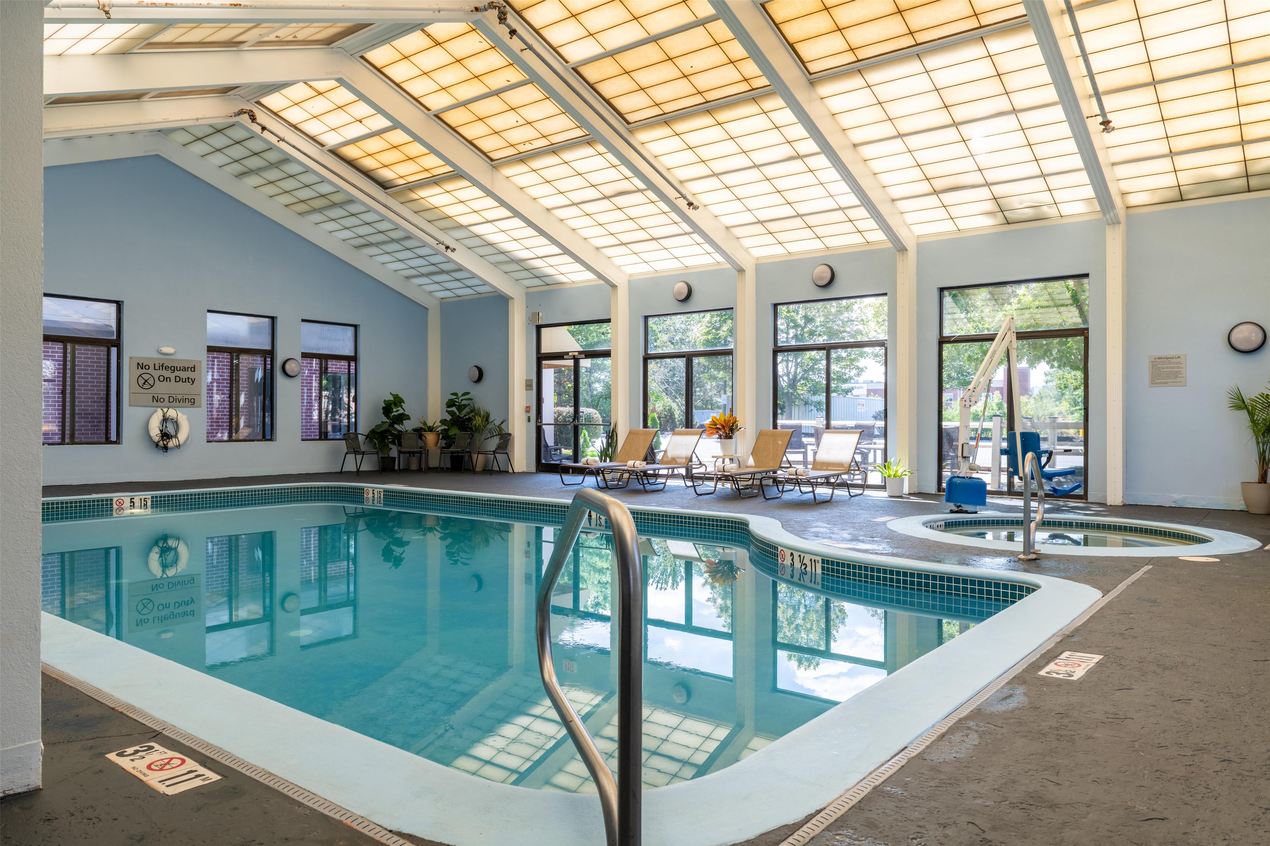 Pool | Hampton Inn Portsmouth Central