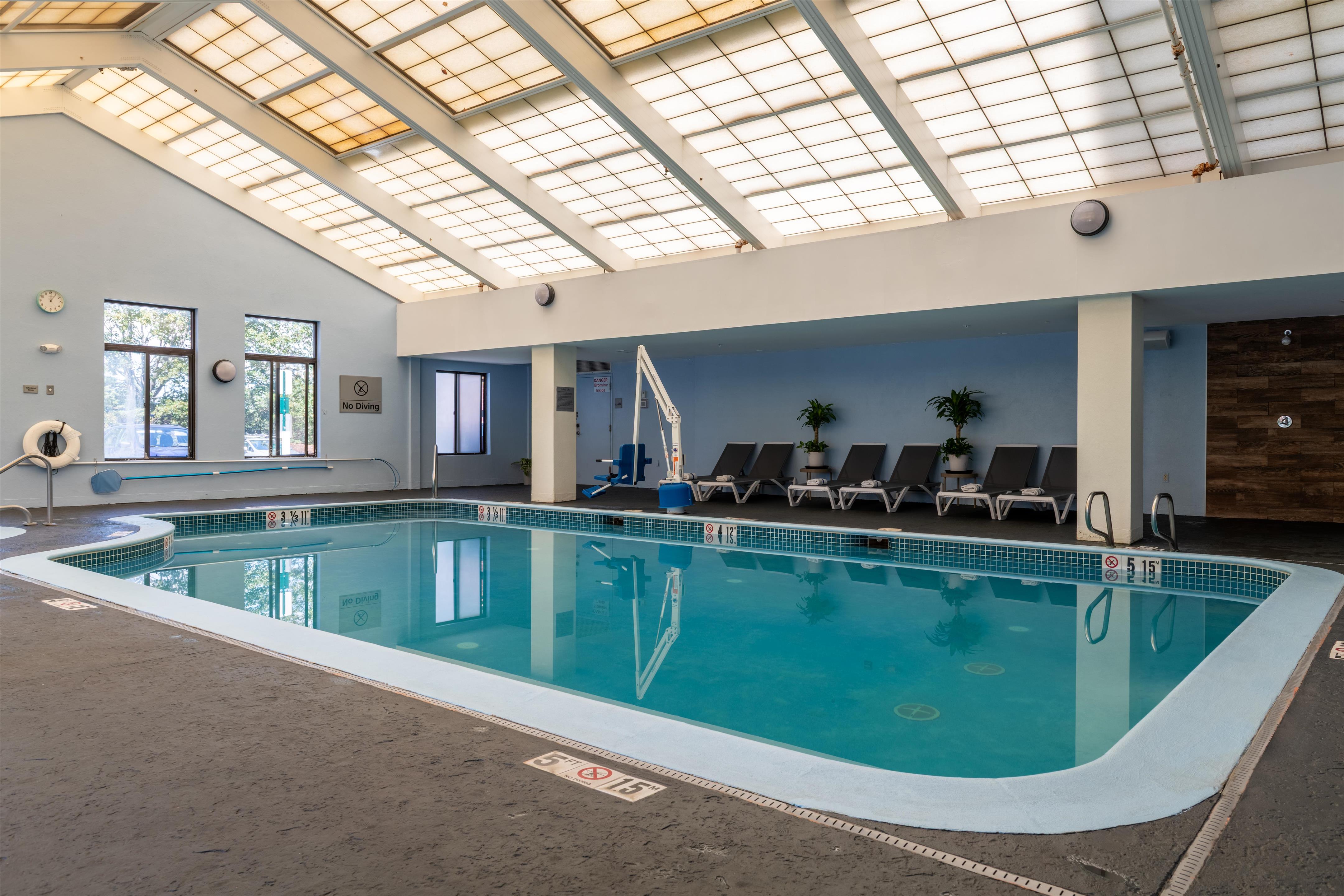 Pool | Hampton Inn Portsmouth Central