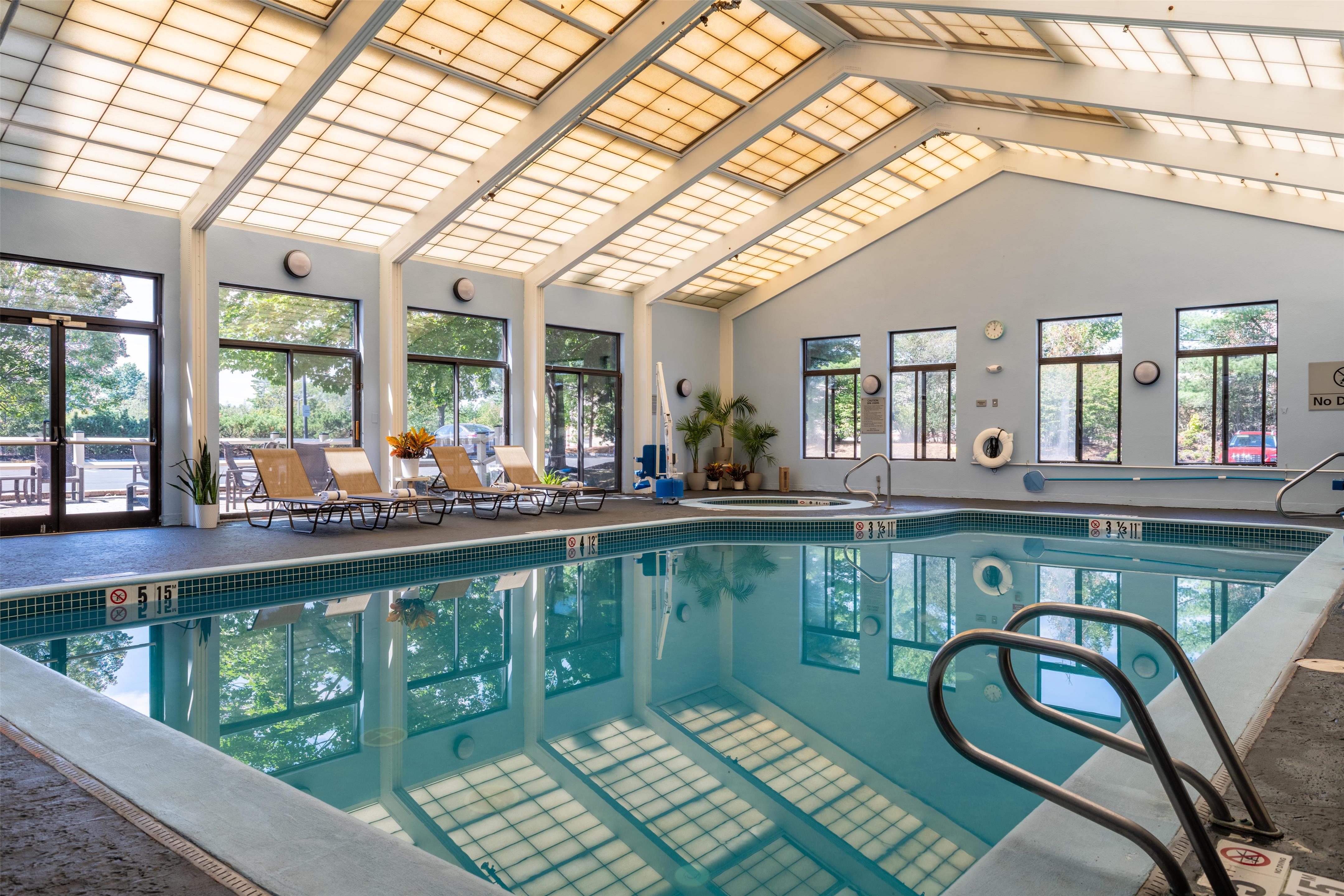 Pool | Hampton Inn Portsmouth Central