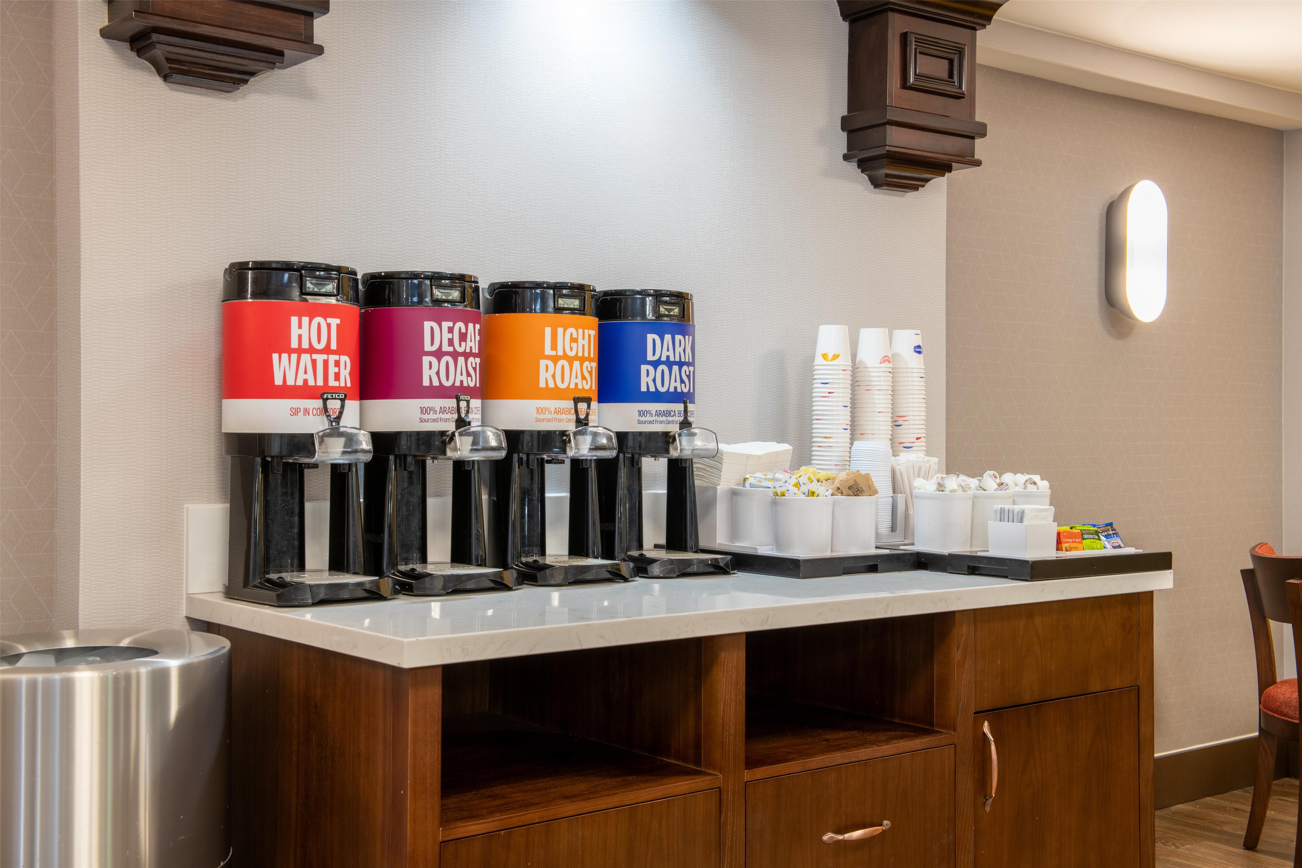 Breakfast Area | Hampton Inn Portsmouth Central