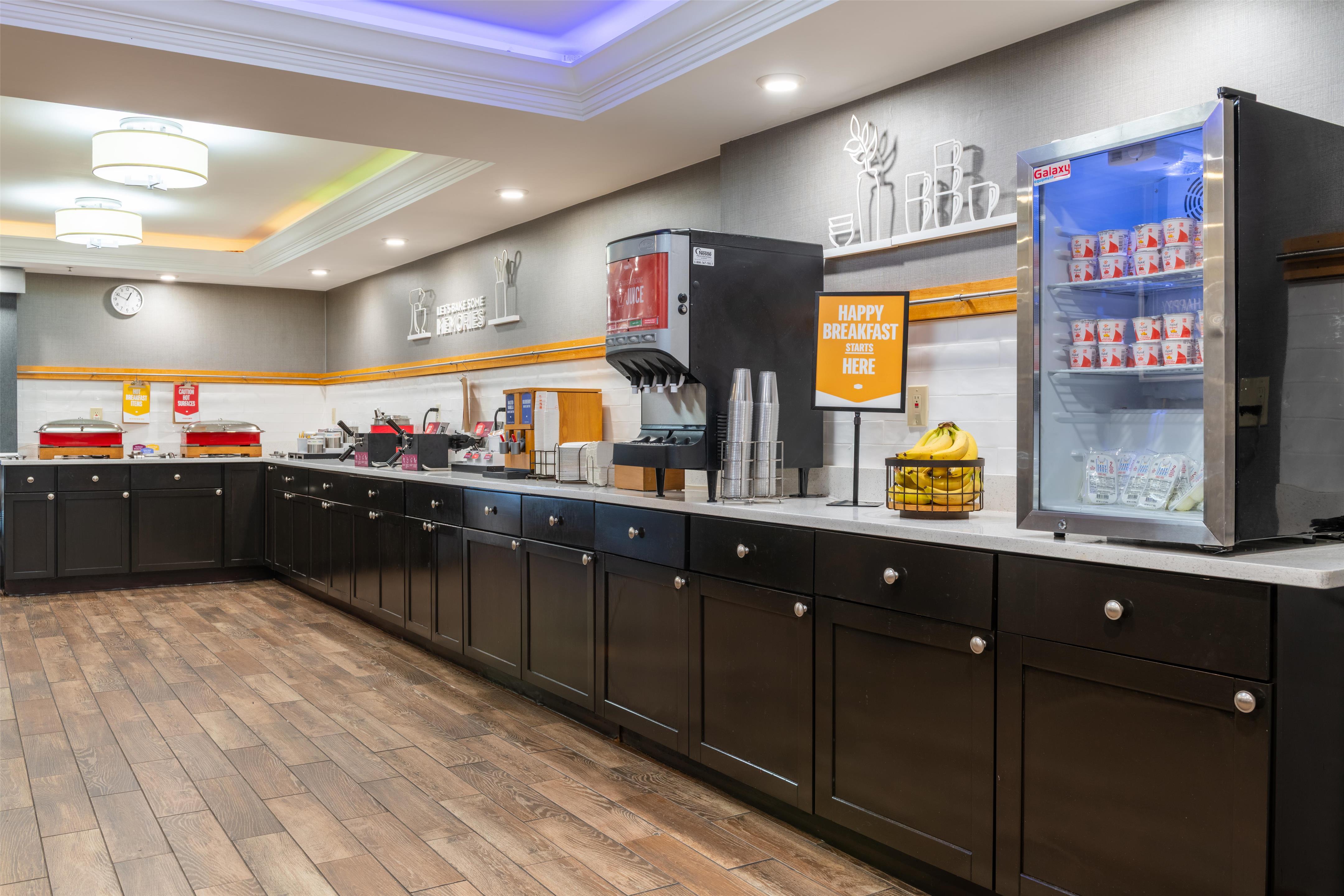 Breakfast Area | Hampton Inn Portsmouth Central
