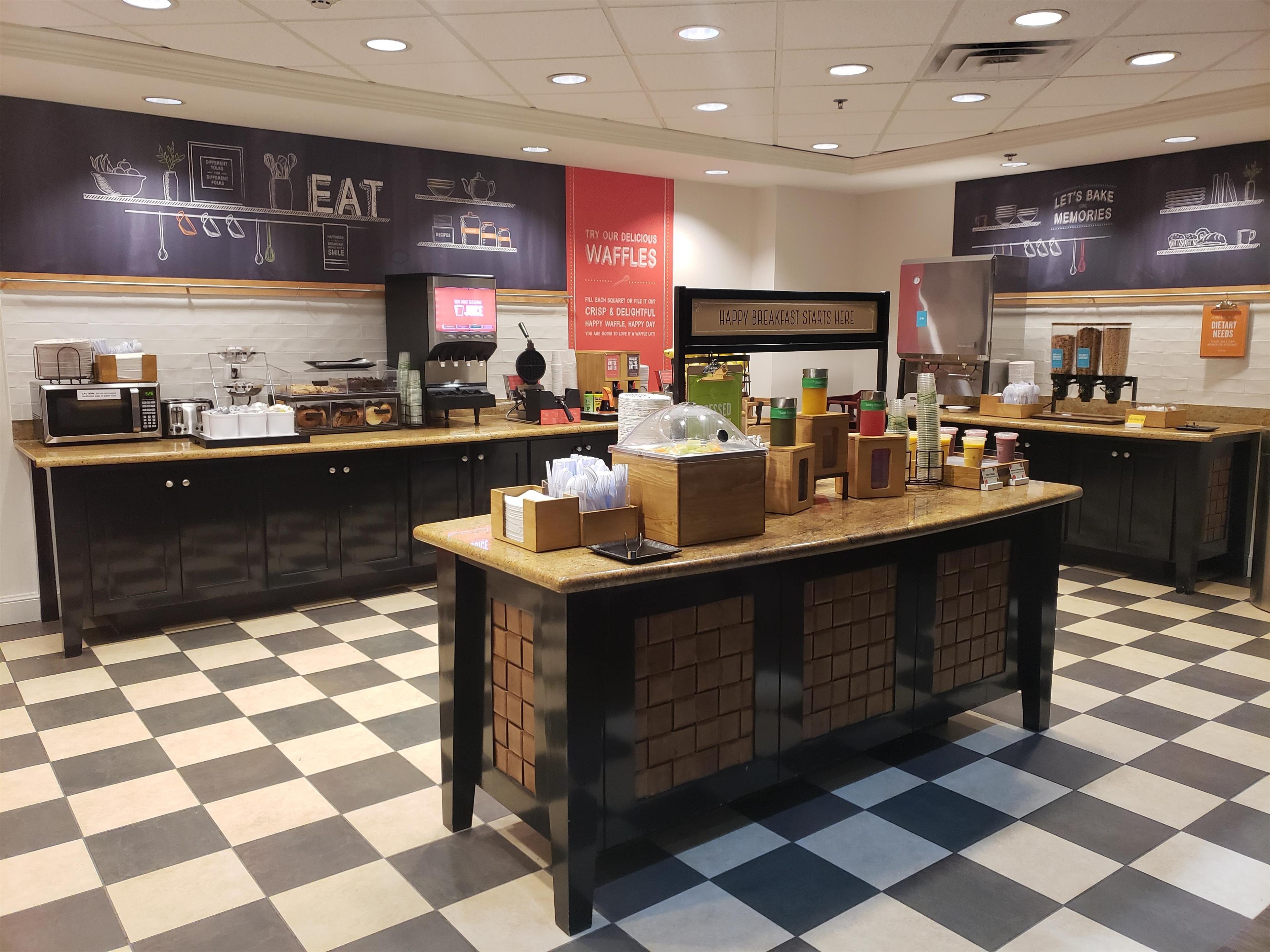 Breakfast Area | Hampton Inn & Suites Palestine