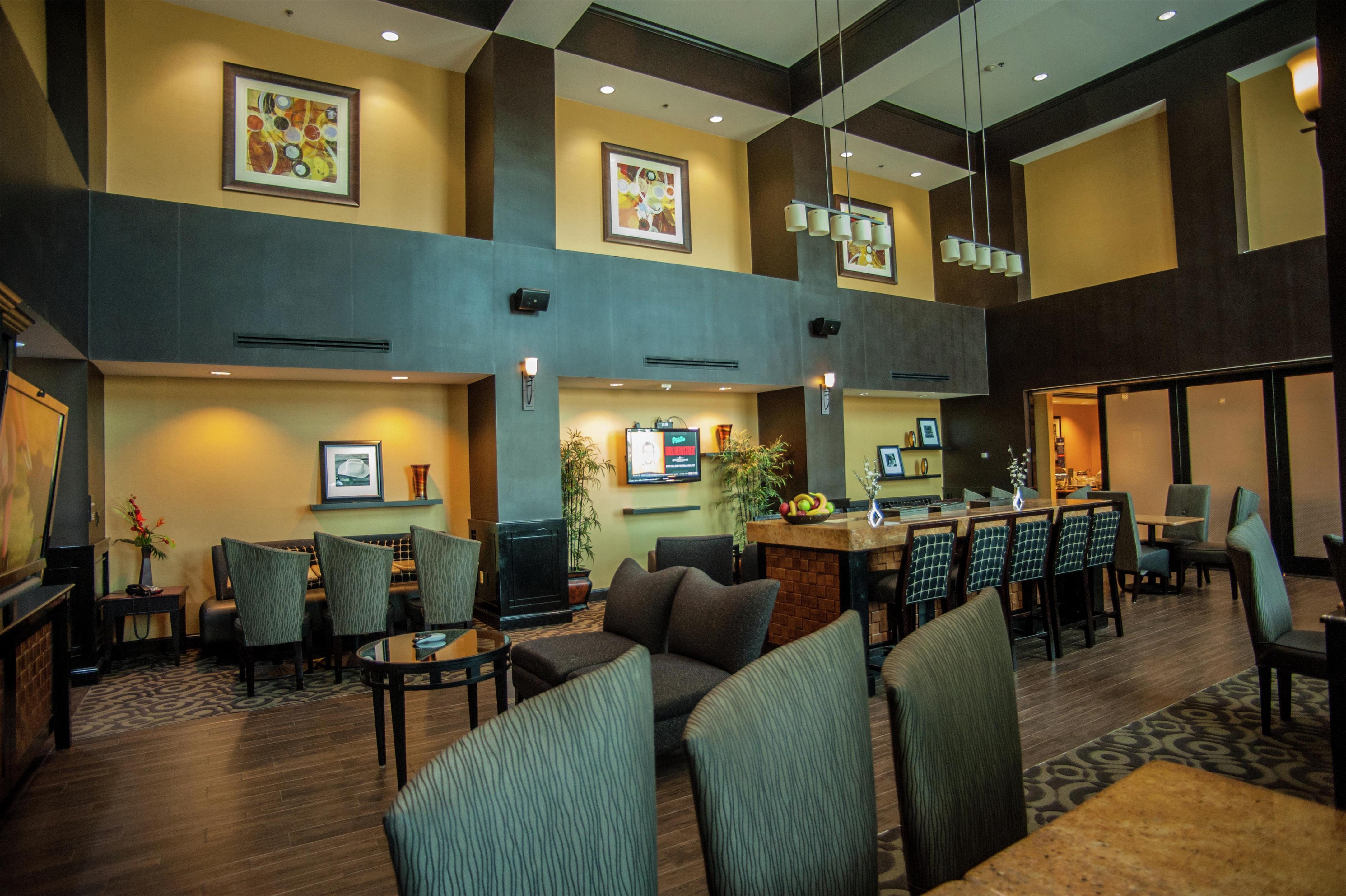 Lobby | Hampton Inn & Suites Palestine