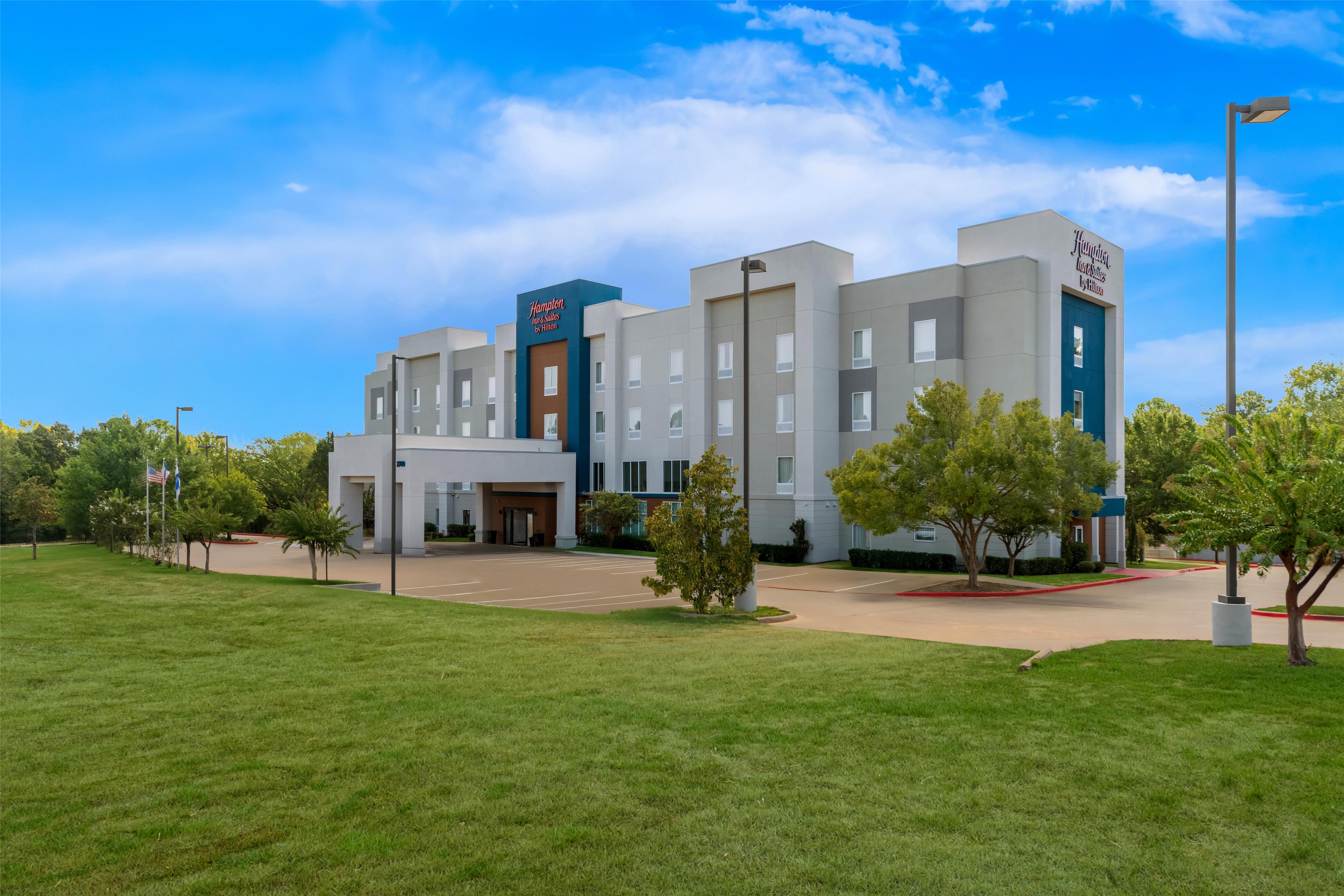 Exterior | Hampton Inn & Suites Palestine