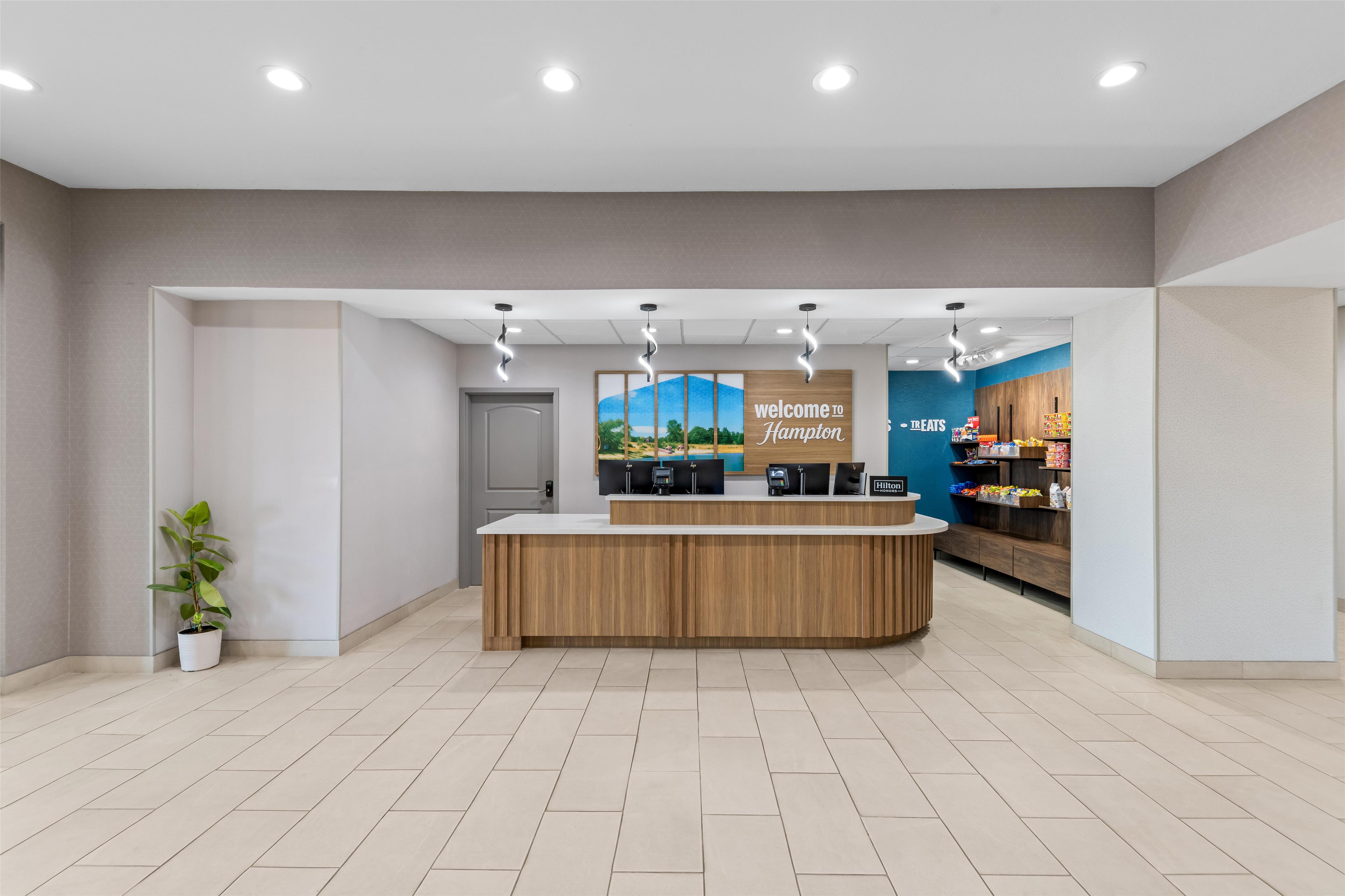 Reception | Hampton Inn & Suites Palestine