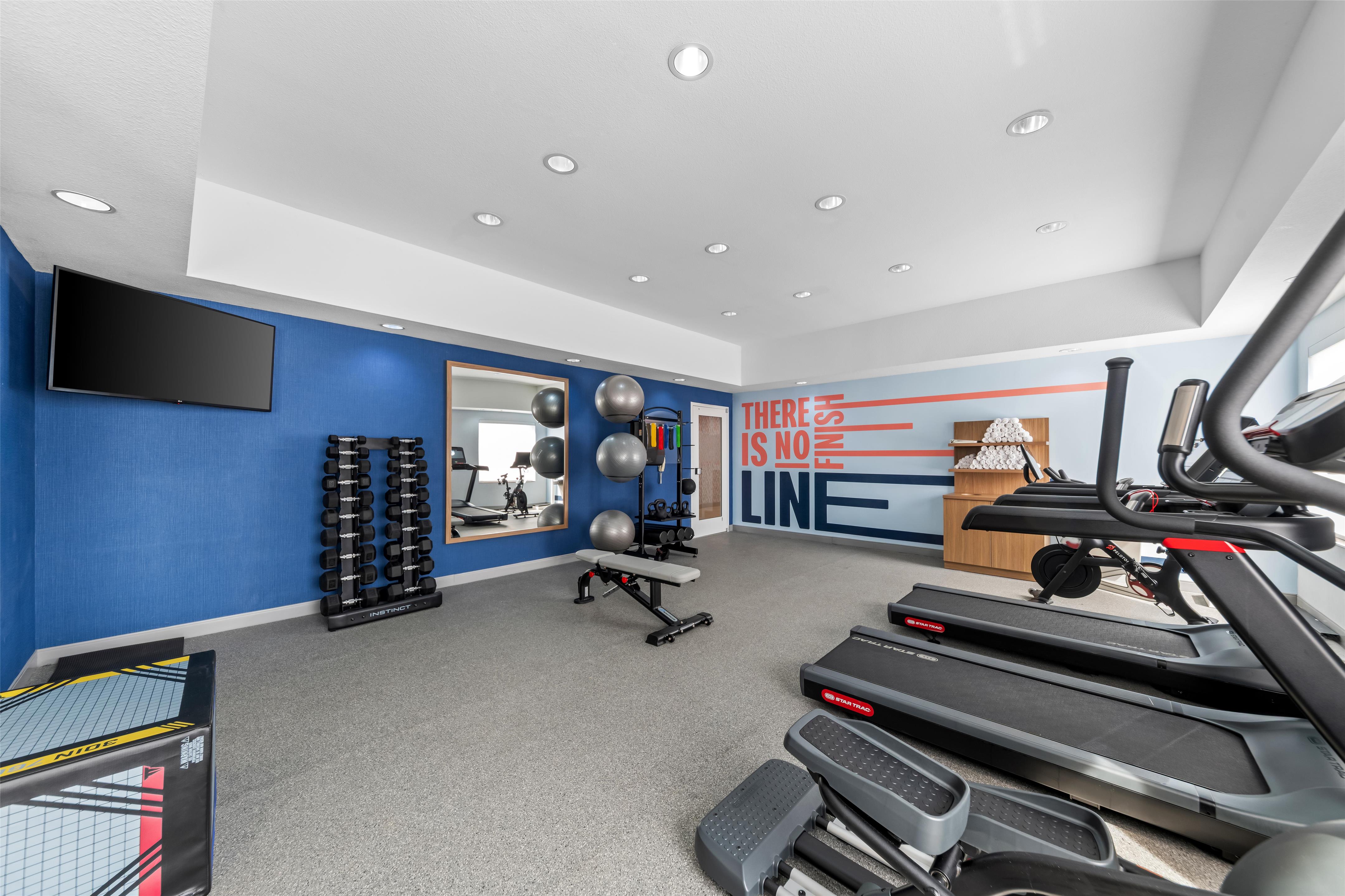 Health club fitness center gym | Hampton Inn & Suites Palestine