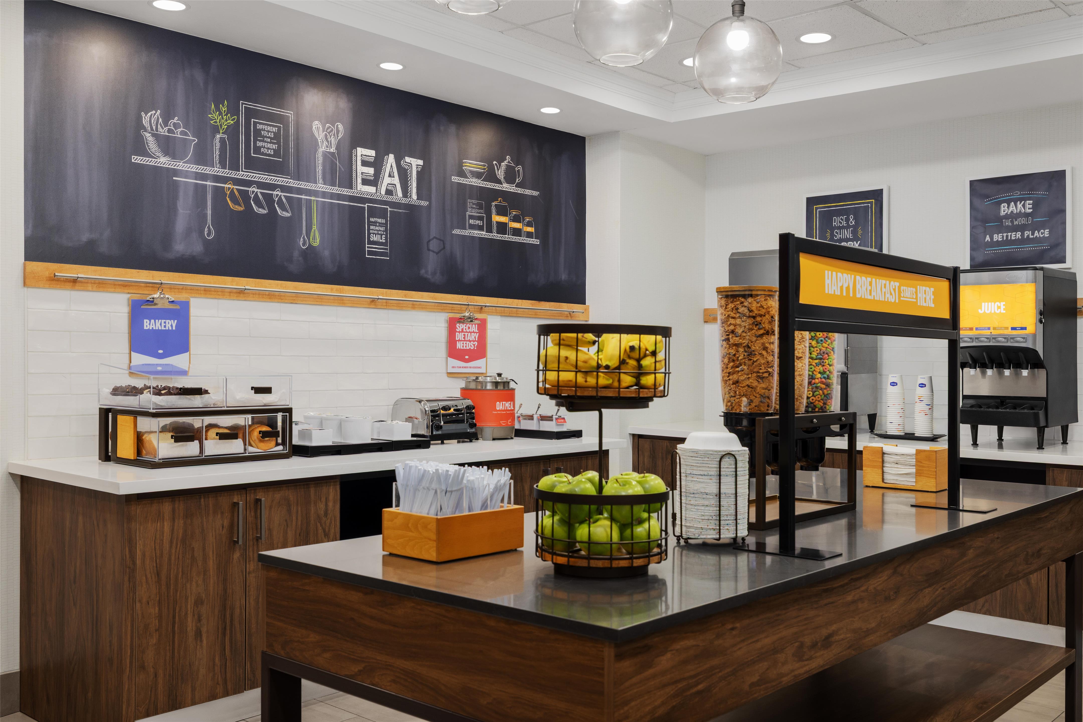Breakfast Area | Hampton Inn & Suites Port Arthur