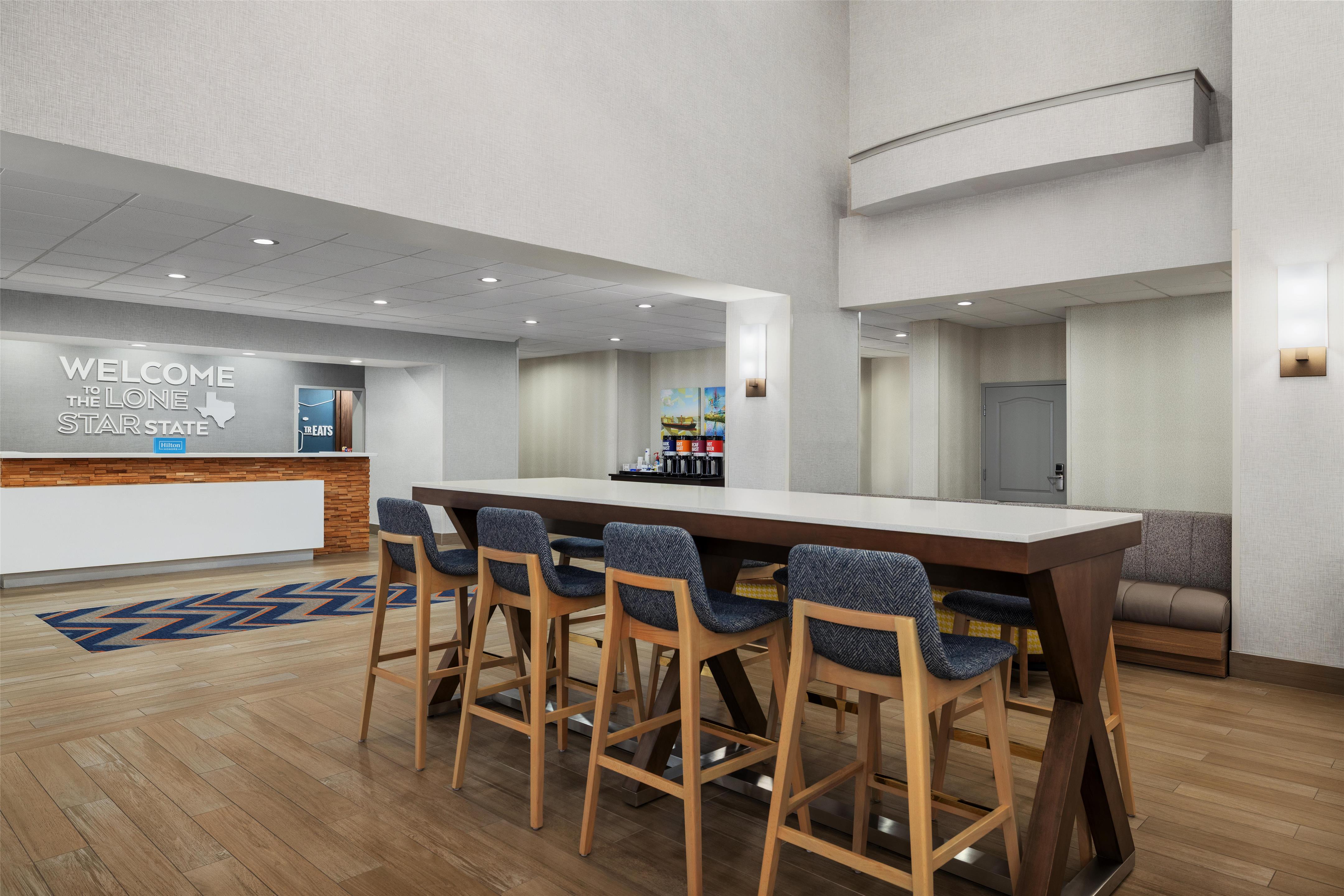 Lobby | Hampton Inn & Suites Port Arthur