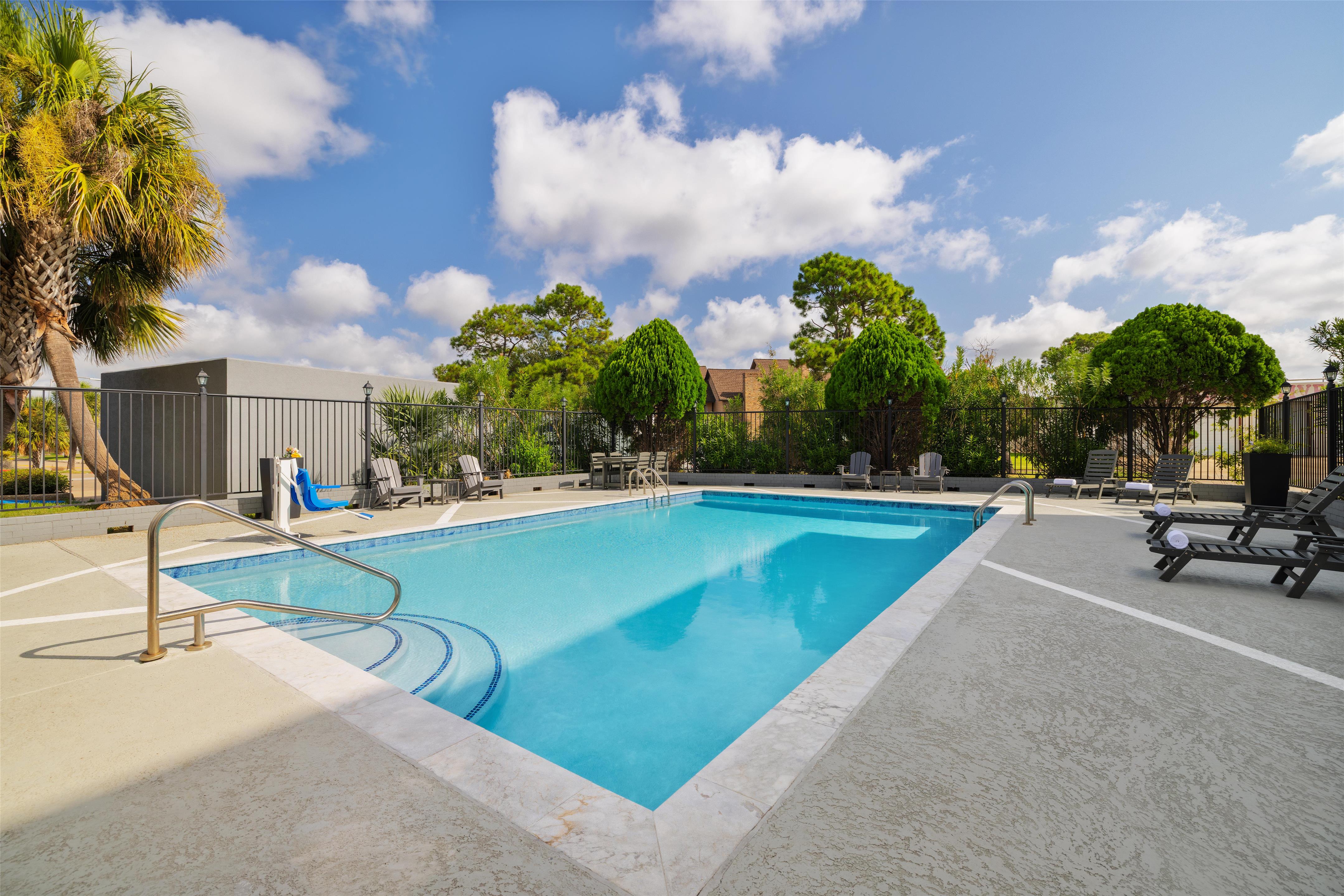 Pool | Hampton Inn & Suites Port Arthur