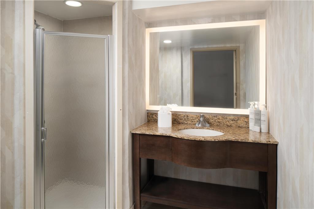 Hampton Inn Hopewell Fort Lee-guestroom-Guest Room,Bathroom,On-Site.jpg