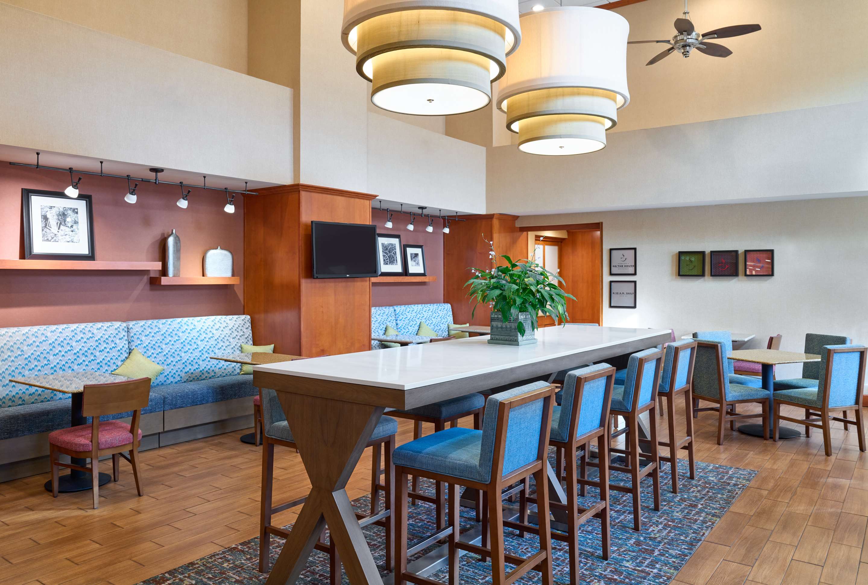 Lobby | Hampton Inn & Suites Providence/Smithfield