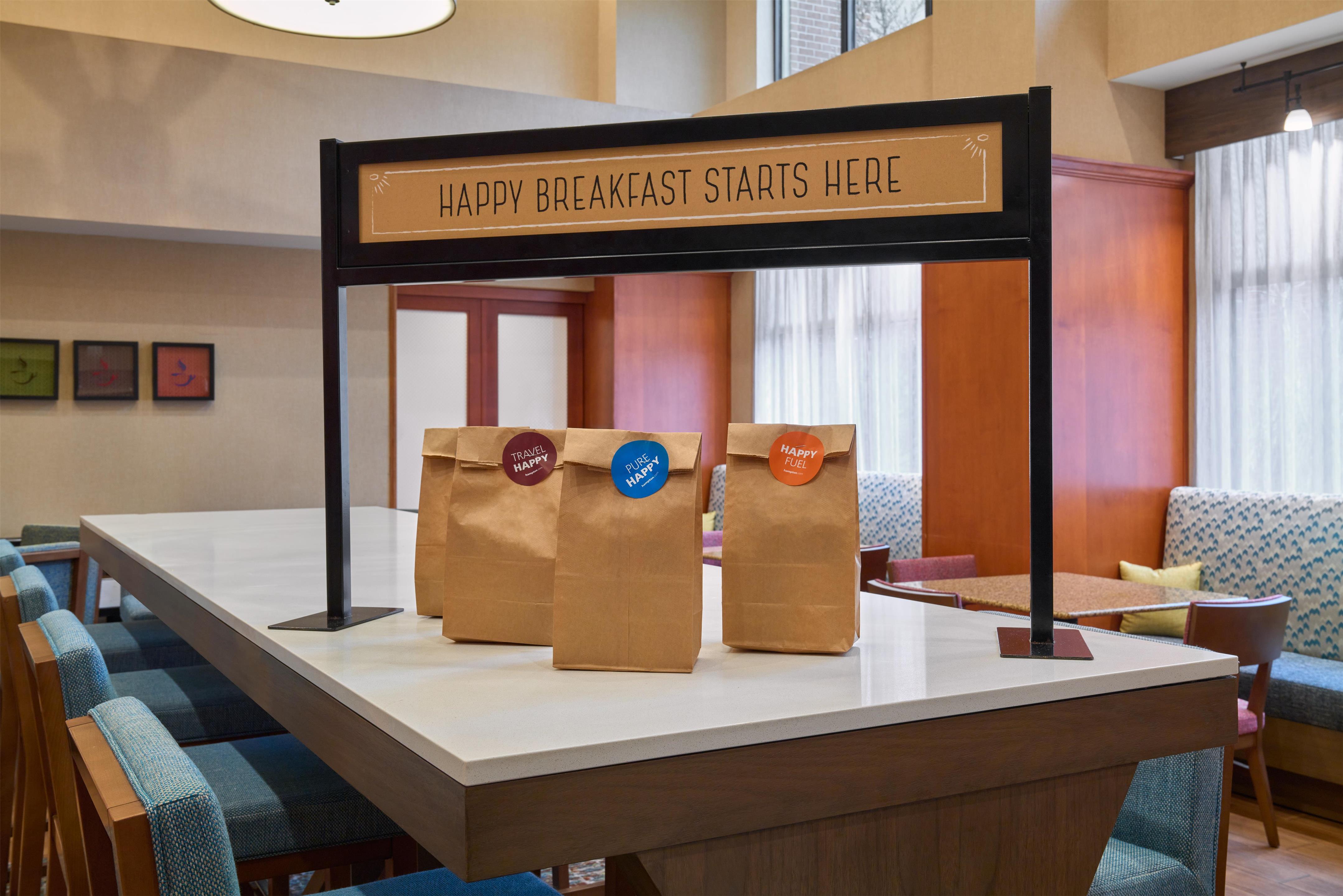 Restaurant | Hampton Inn & Suites Providence/Smithfield