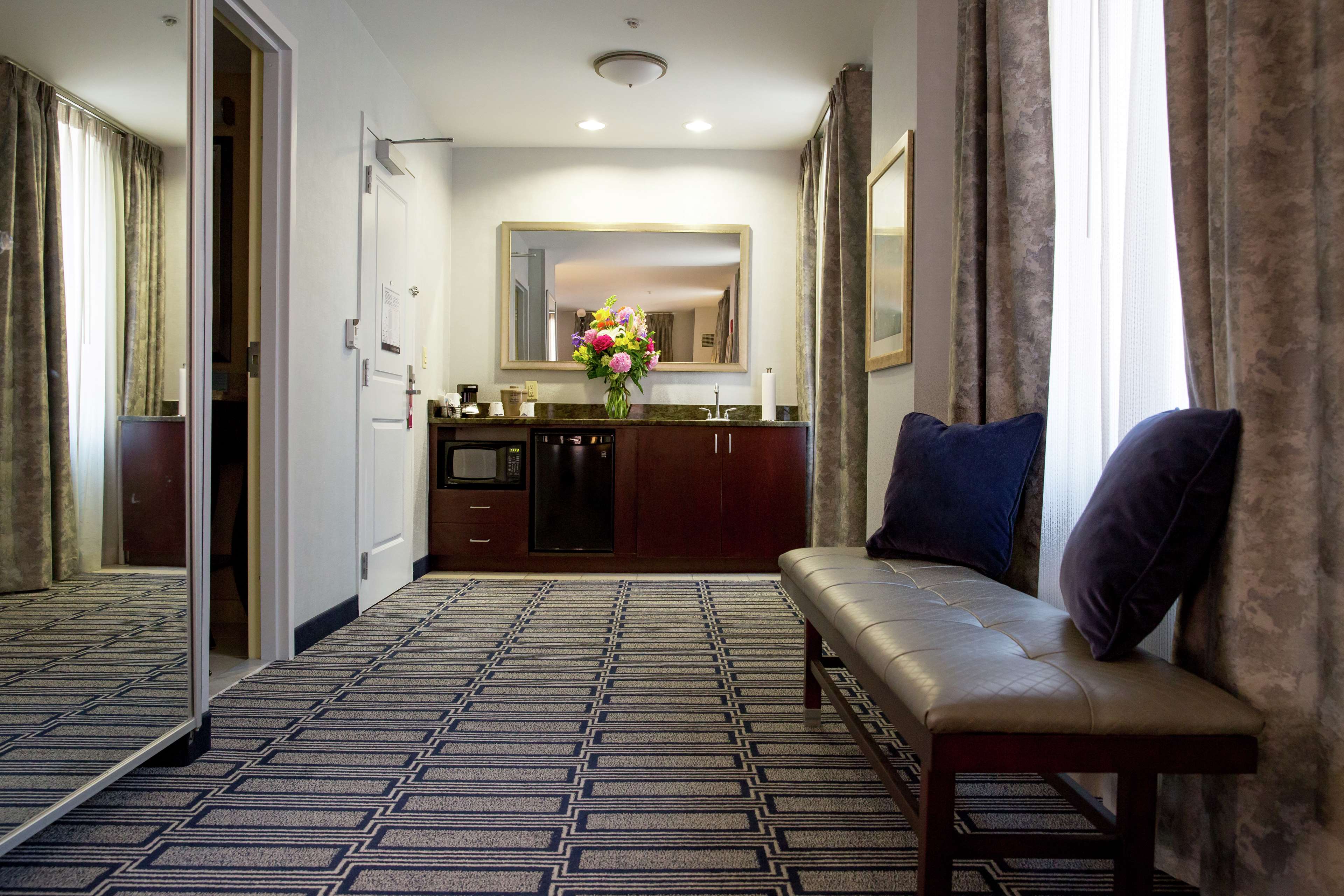 Hampton Inn & Suites by Hilton Providence Downtown Room Type - 1 KING W  SOFABED NONSMOK