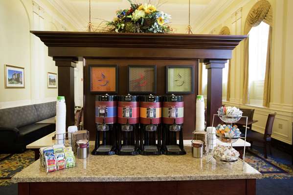 Restaurant - Hampton Inn & Suites Providence