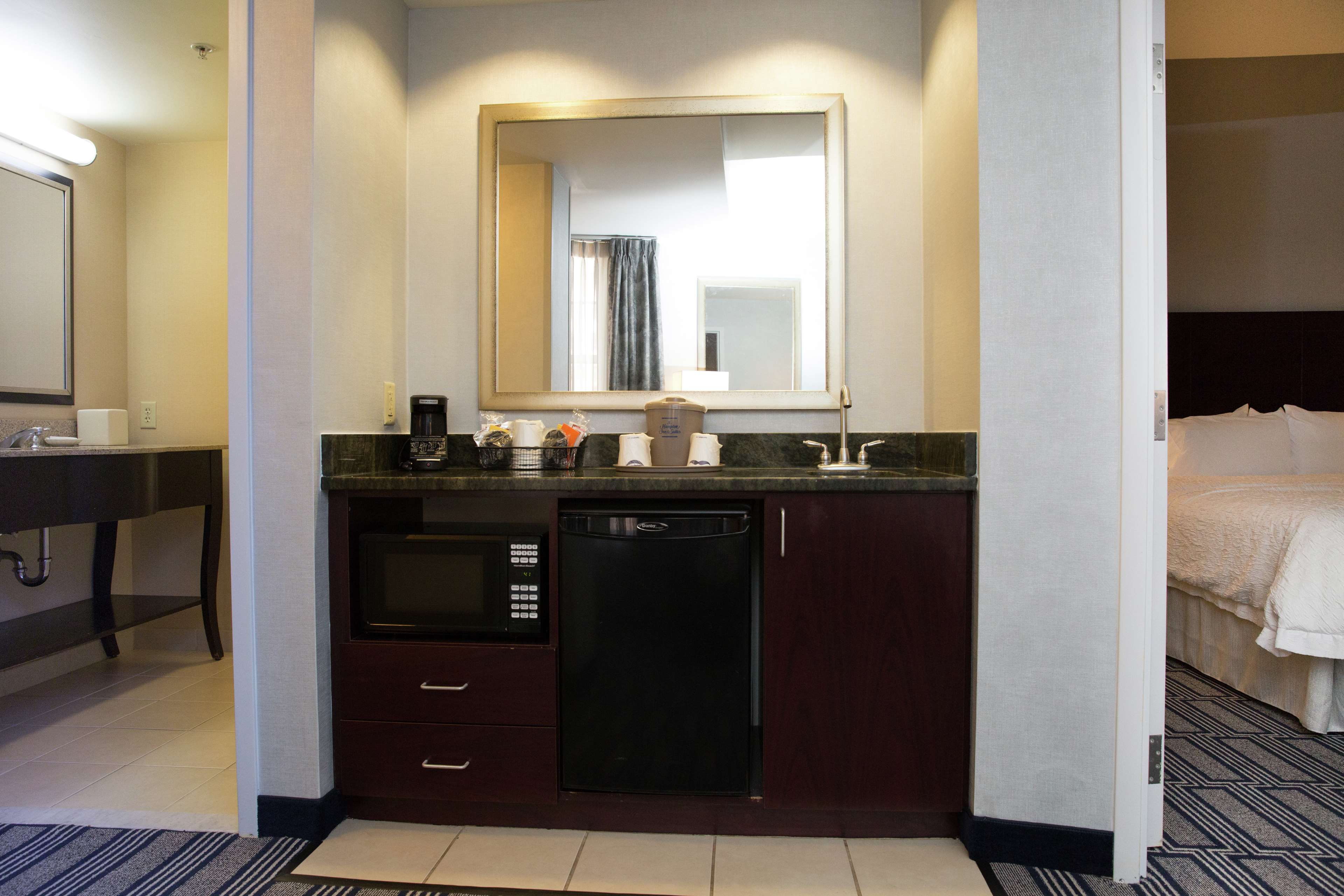 Hampton Inn & Suites by Hilton Providence Downtown Room Type - 1 KING STE SOFABED NONSMOK