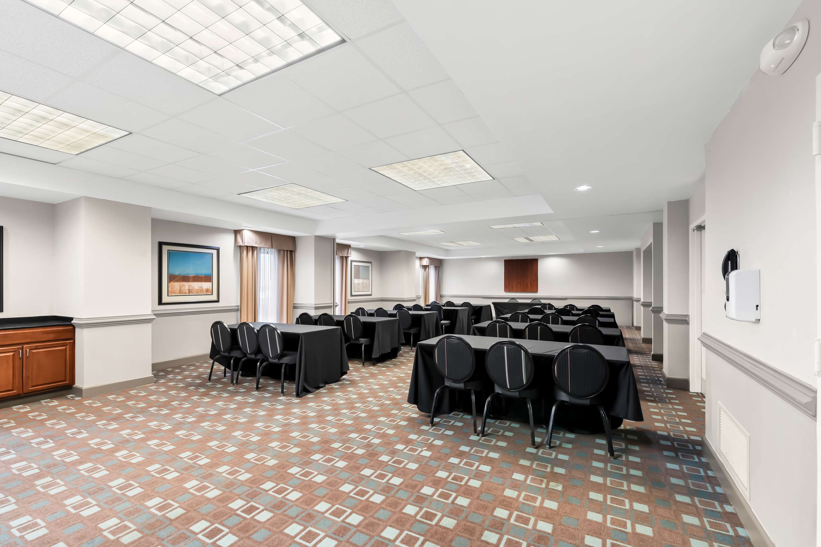 Meeting Room | Hampton Inn Pennsville